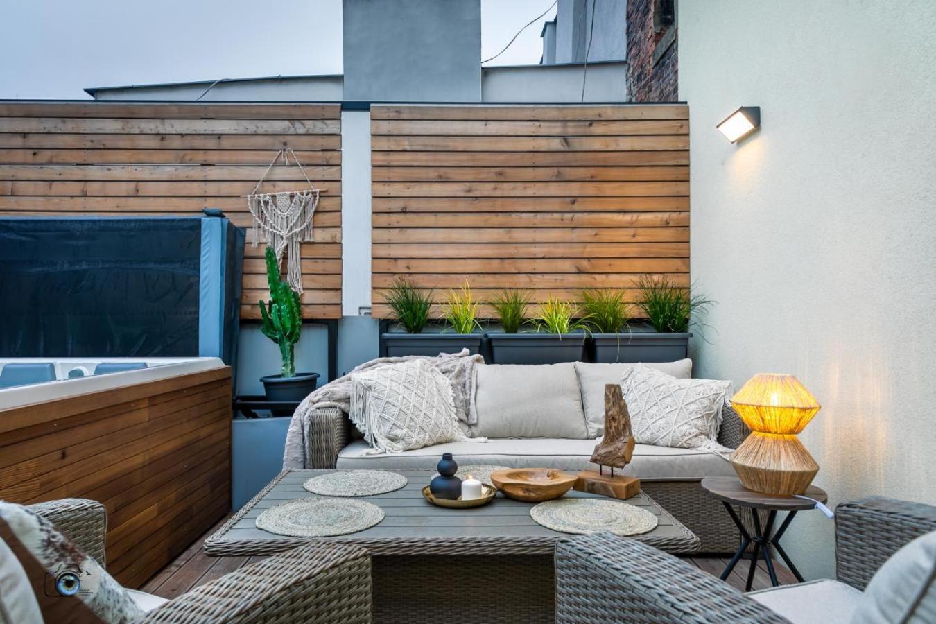 Apartment with Terrace - Photo 7