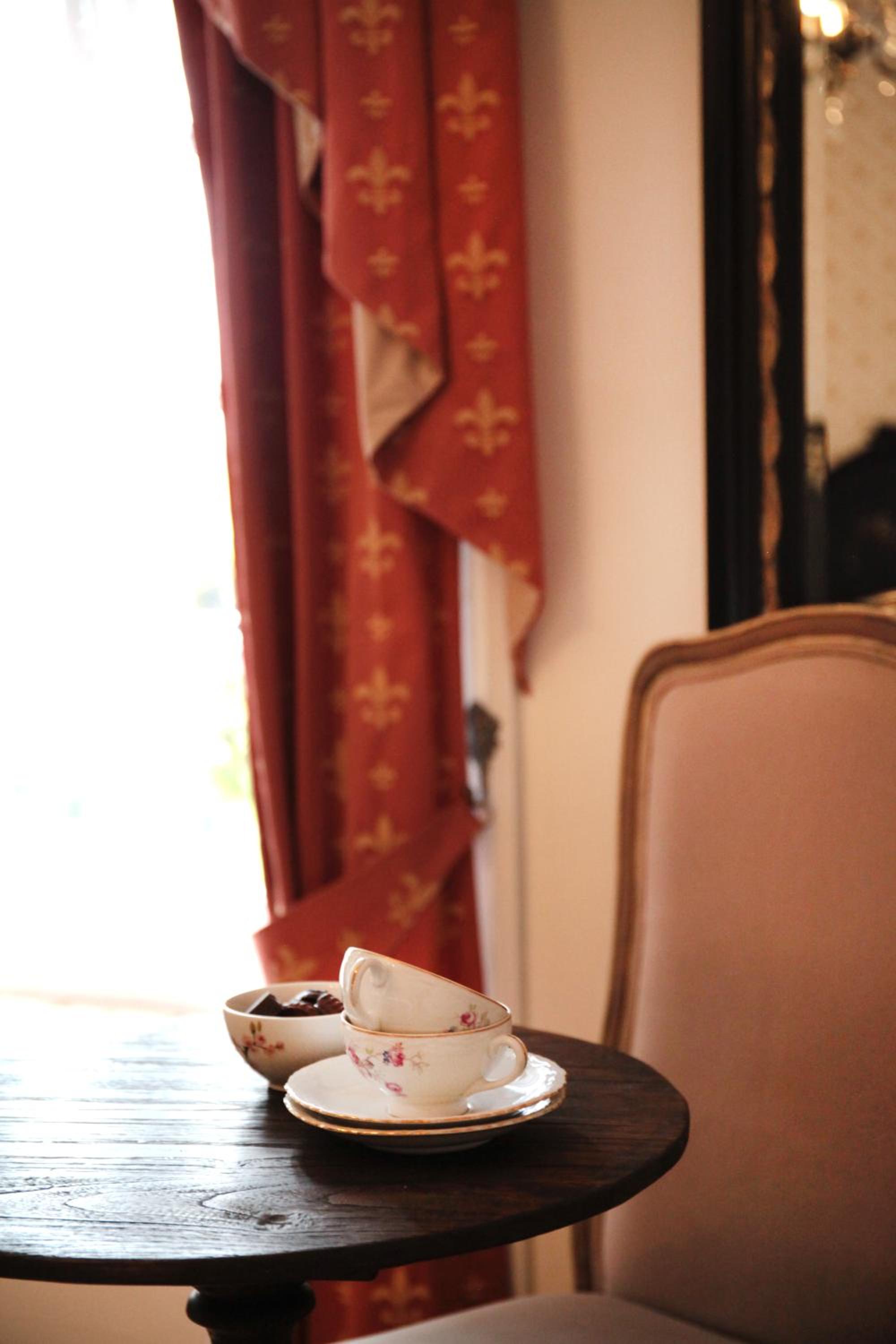 Deluxe King Room - Photo 10