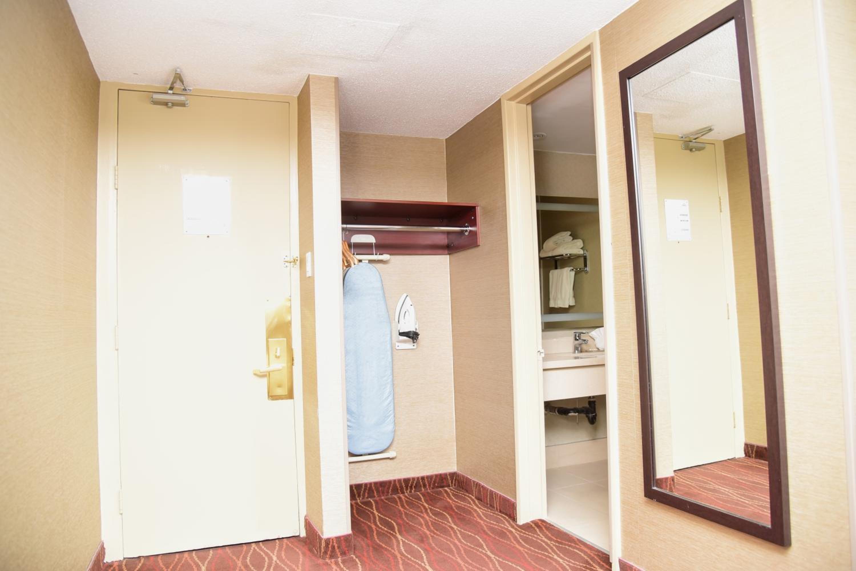 1 King Deluxe Room photo 3