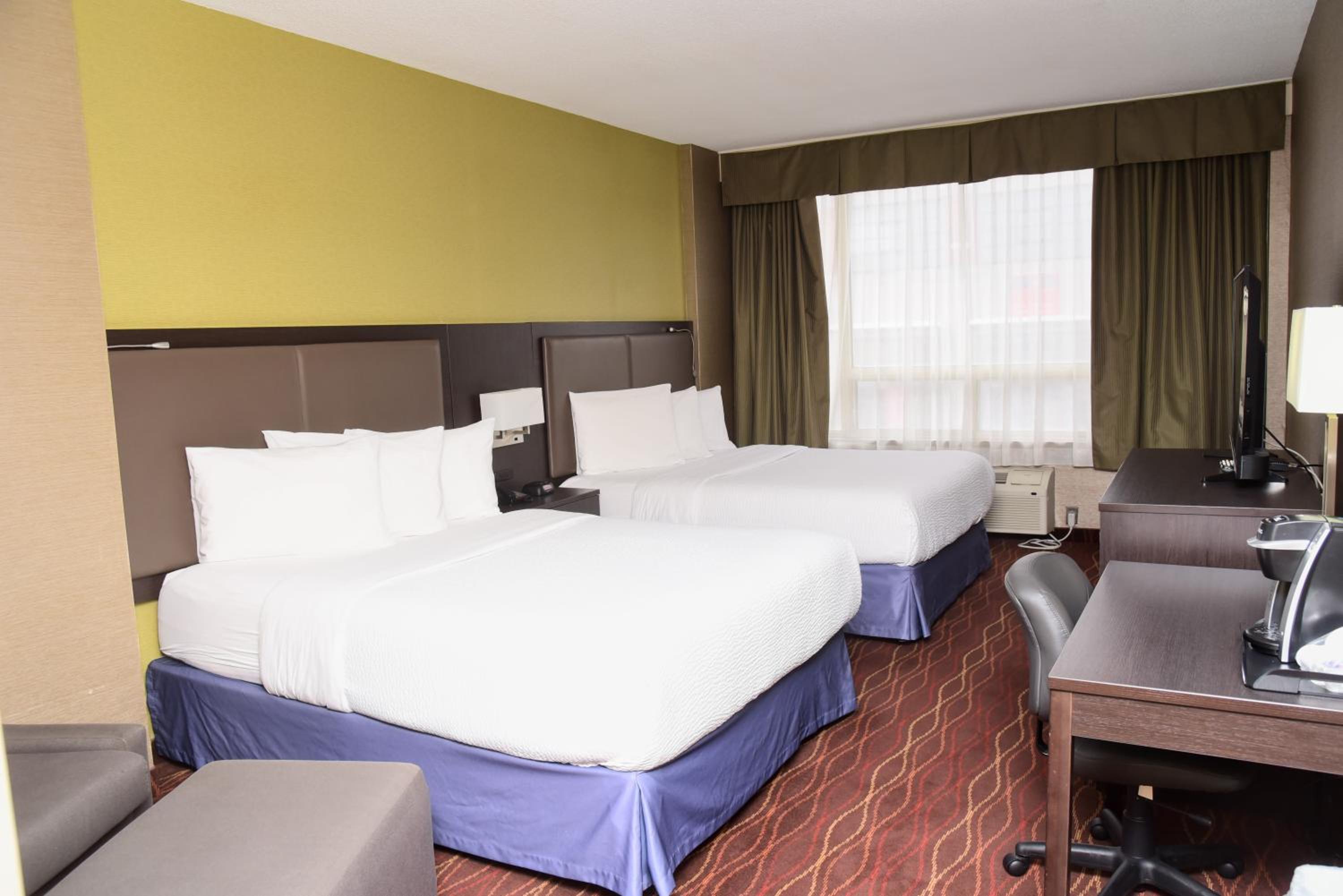 2 Queens Bed Accessible Room - Photo 2