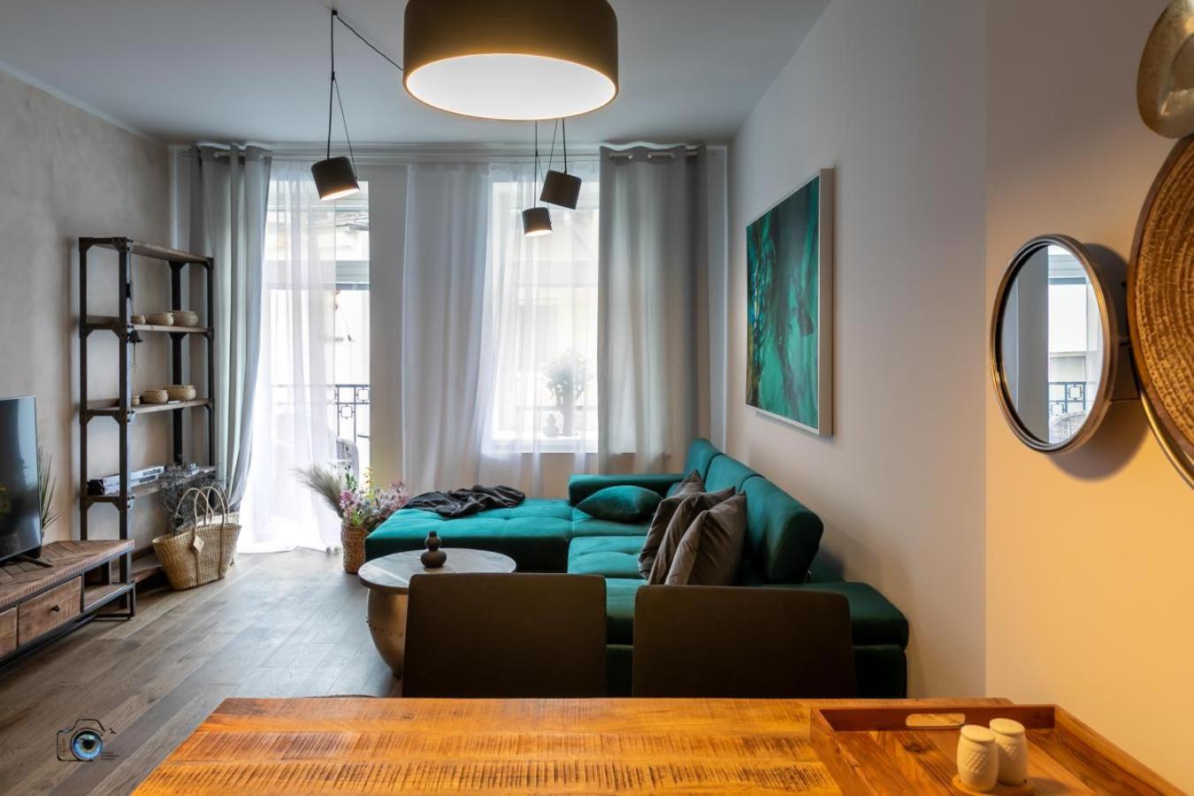 Apartment with Balcony - Photo 3