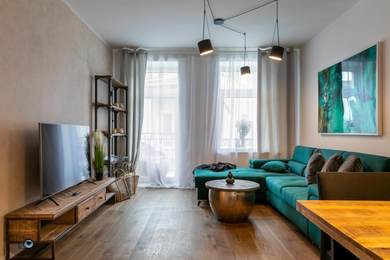 Apartment with Balcony - Photo 14