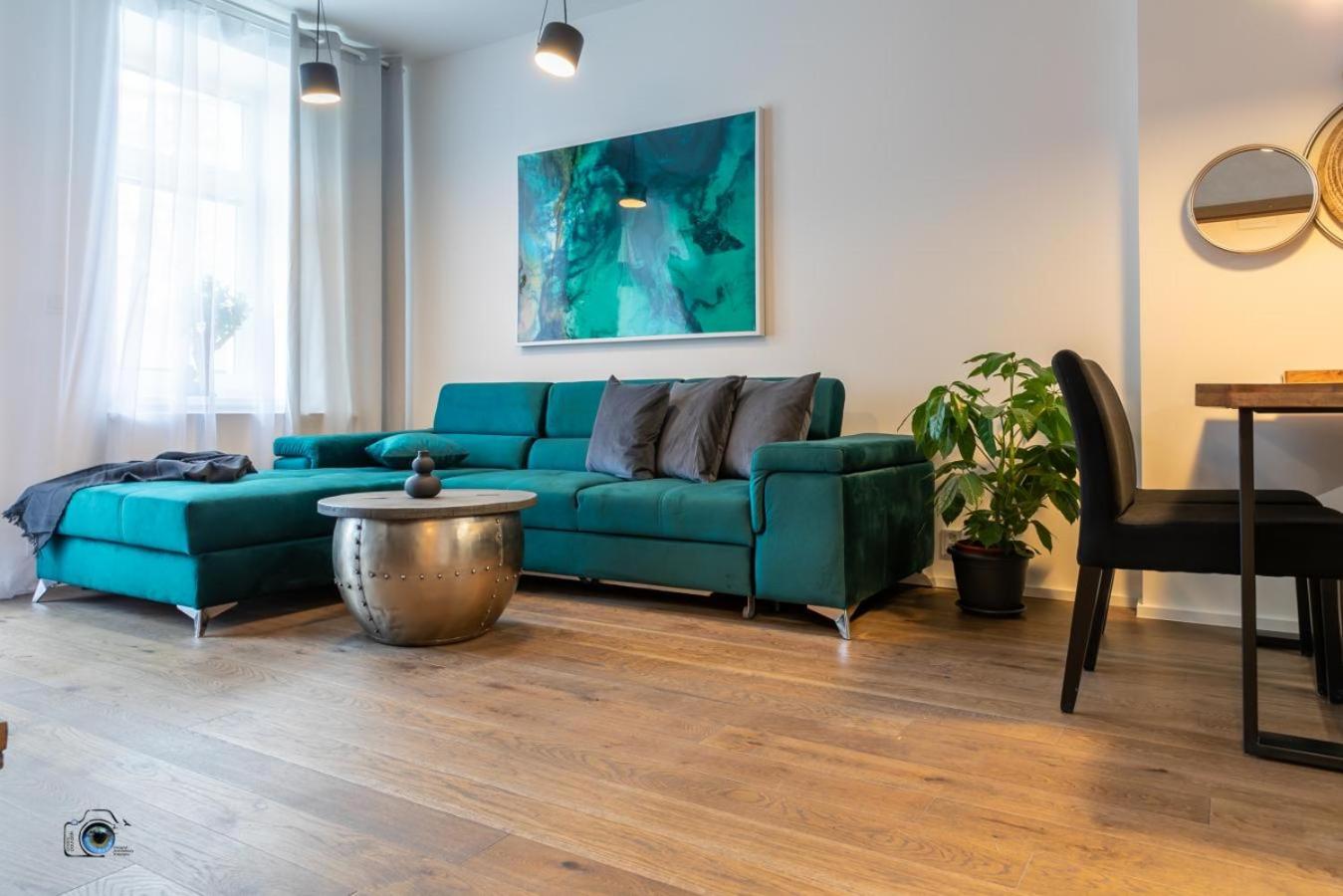 Apartment with Balcony - Photo 7