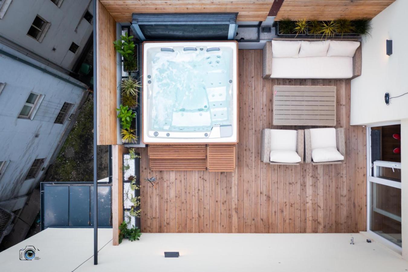 Apartment with Terrace - Photo 18