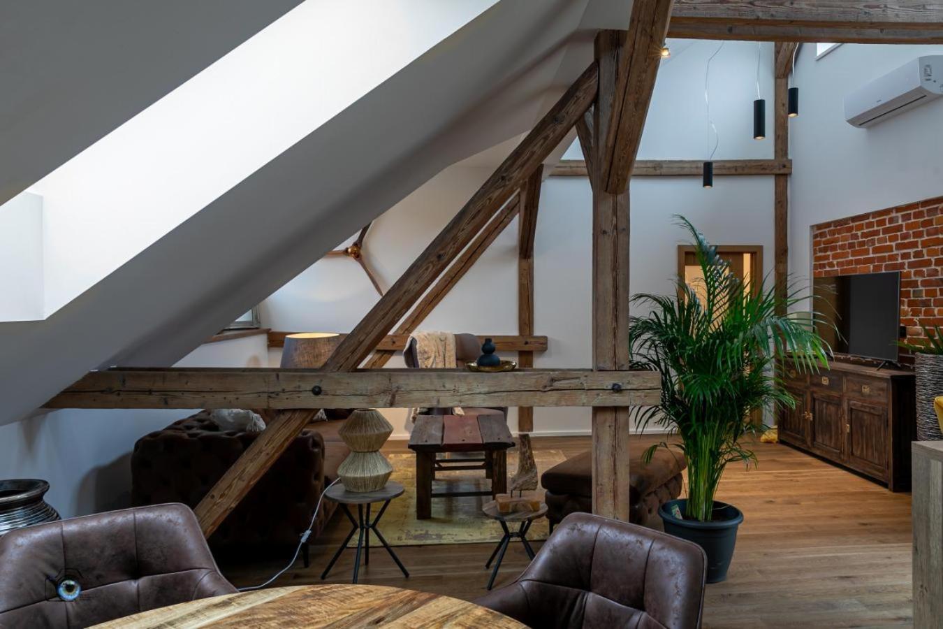 Apartment with Terrace - Photo 8