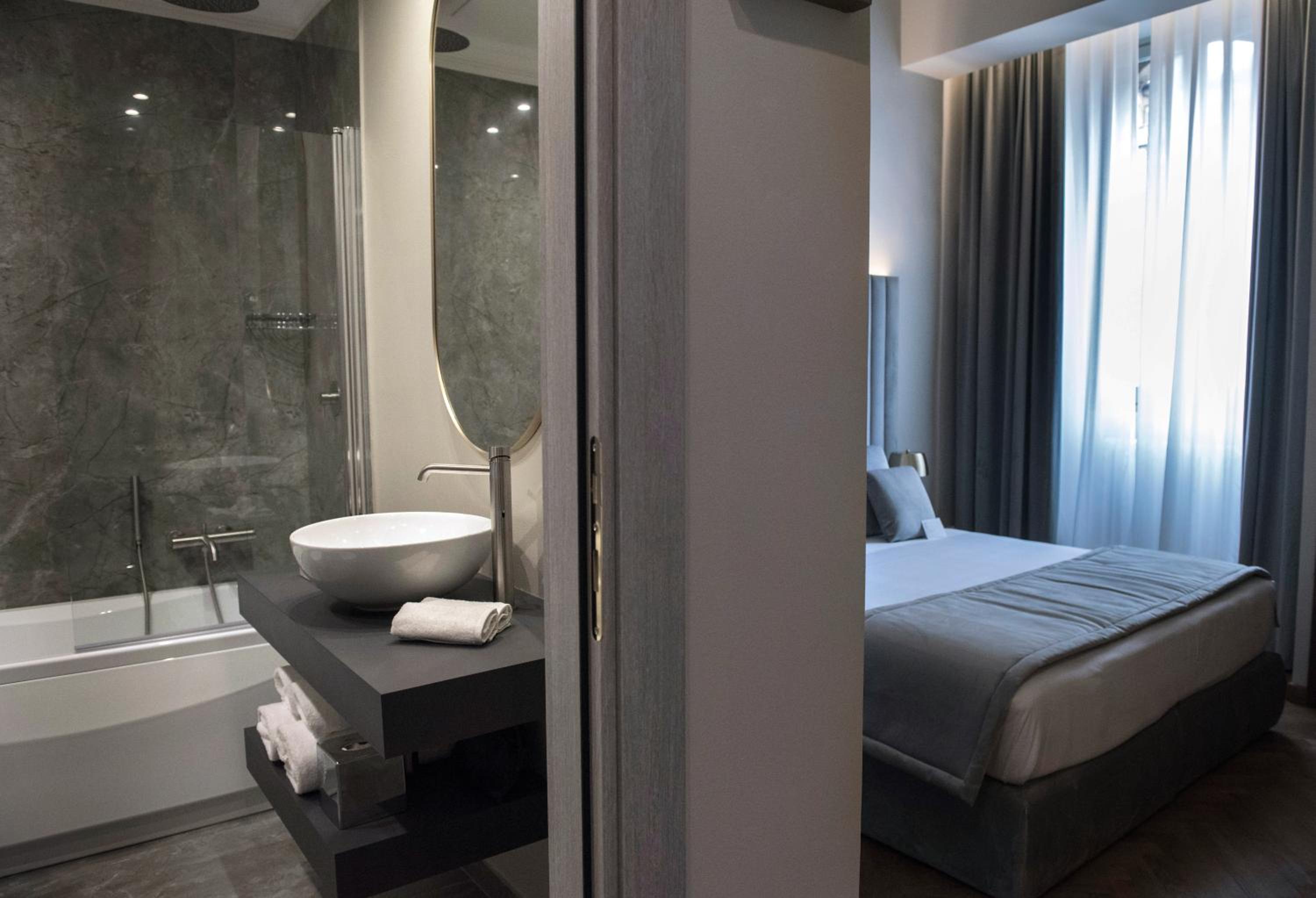 Prestige Double Room Pantheon Square View thumbnail 5