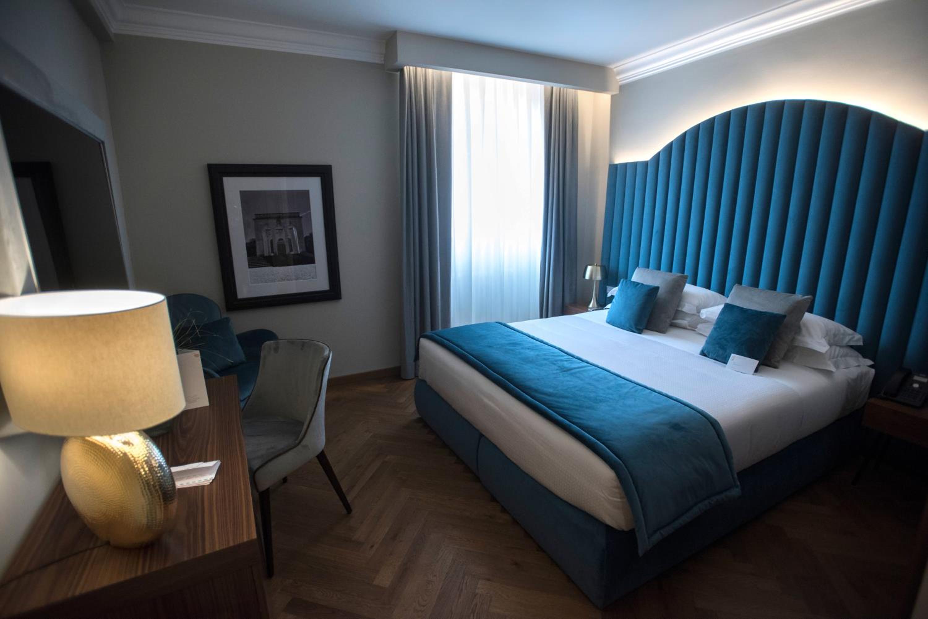 Prestige Double Room Pantheon Square View