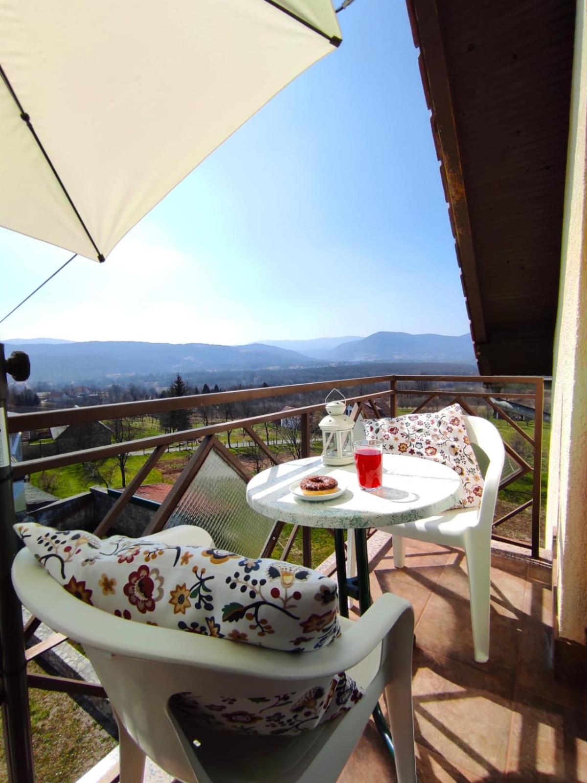 Triple Room with Balcony - Photo 4