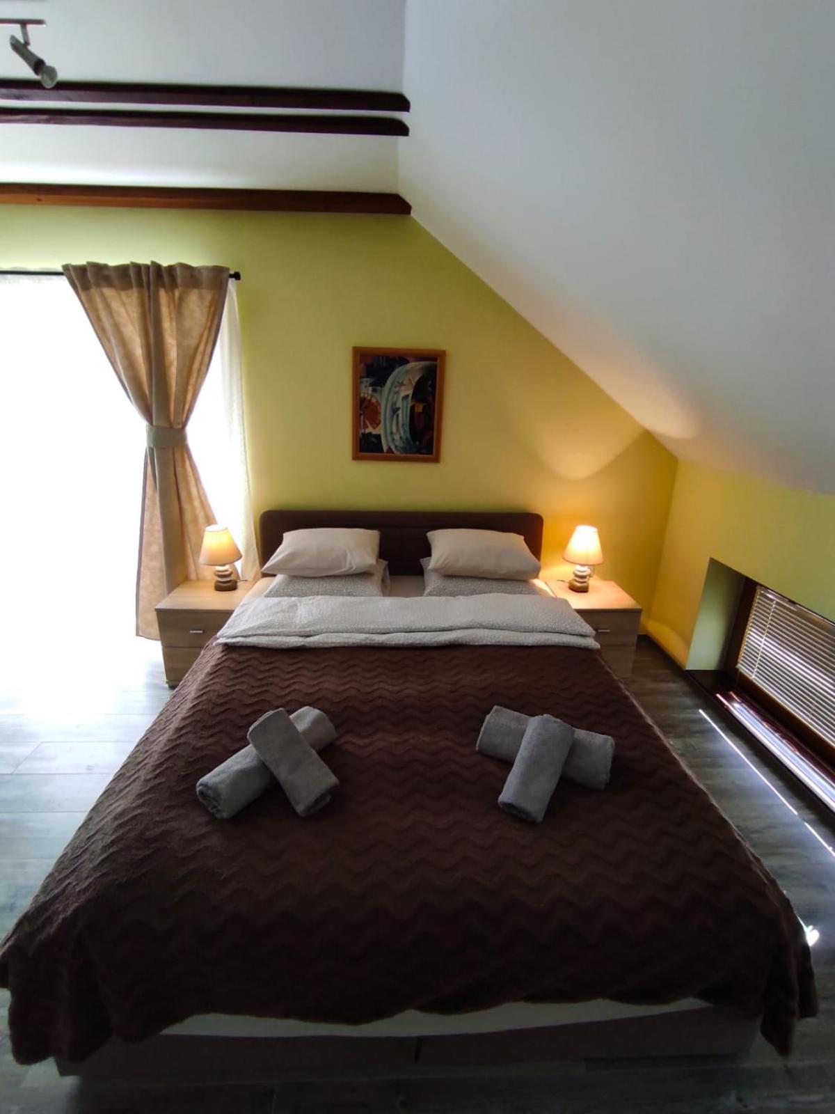 Triple Room with Balcony - Photo 7