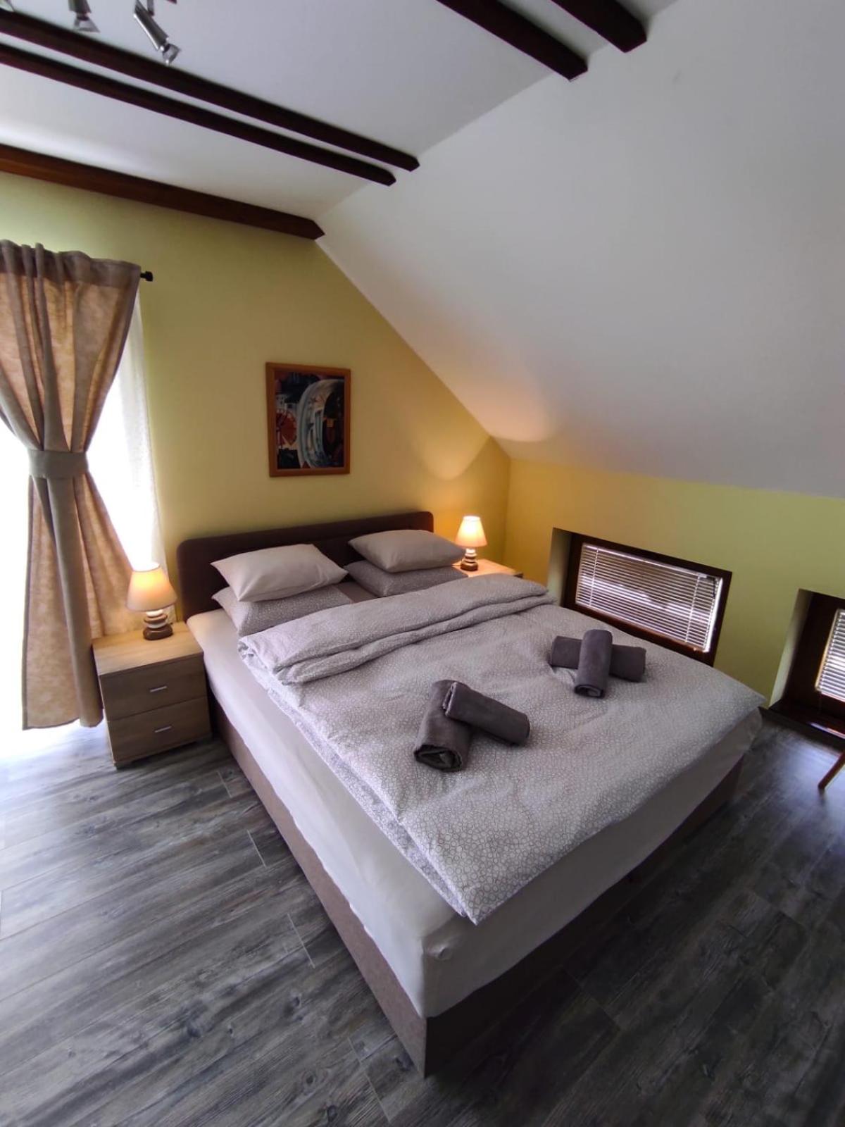 Triple Room with Balcony - Photo 9