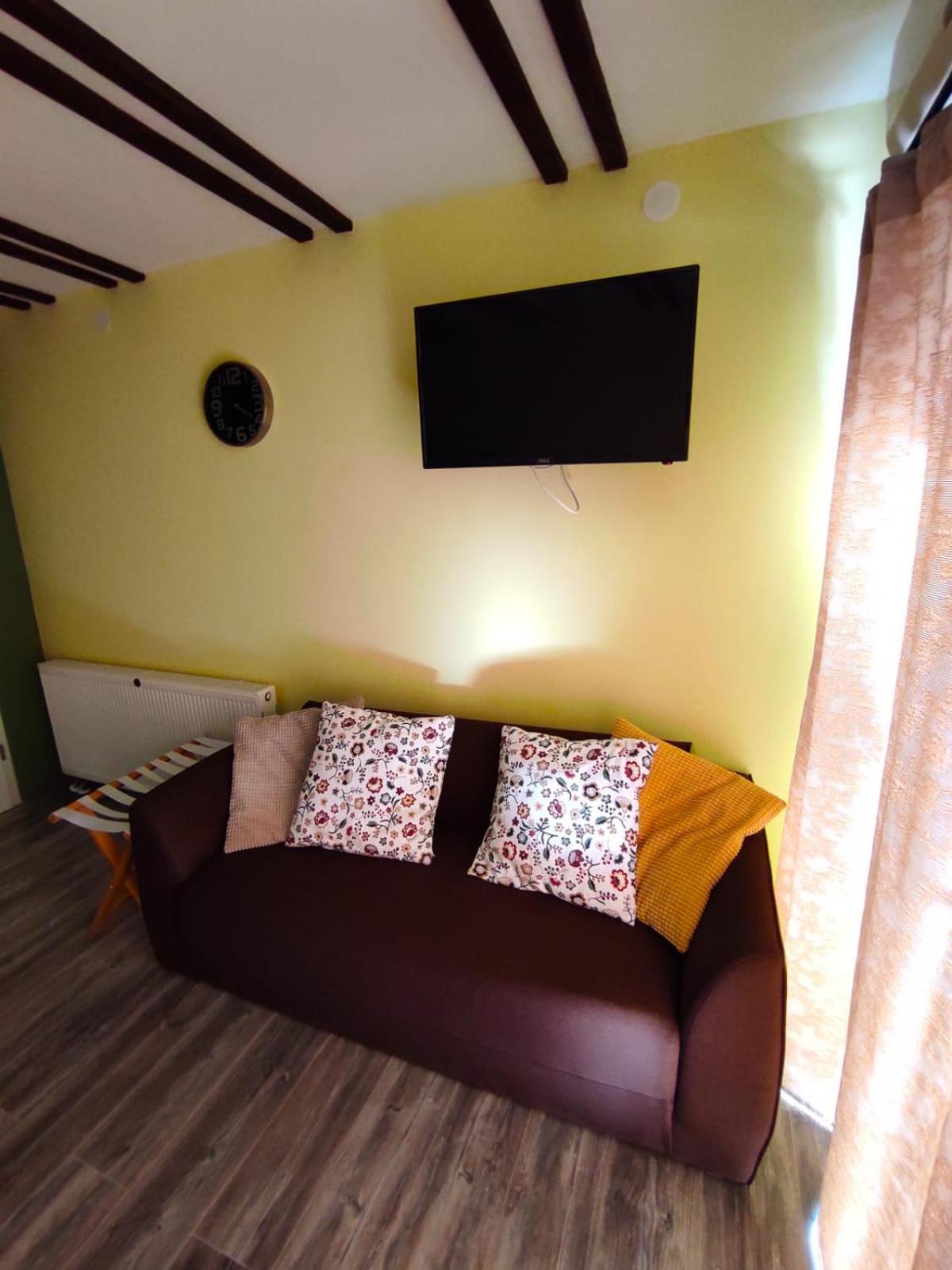 Triple Room with Balcony - Photo 14