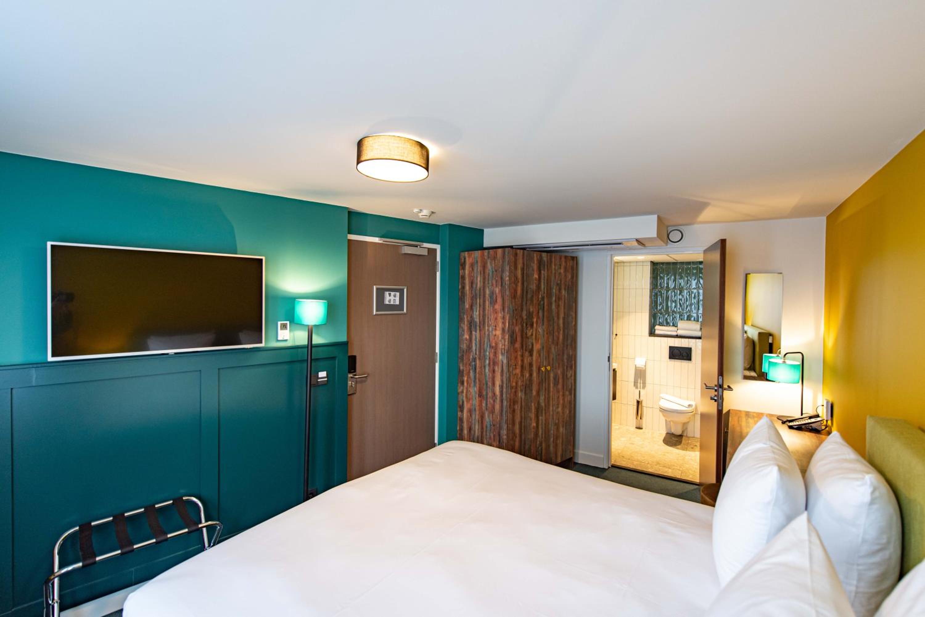 Deluxe King Room photo 3