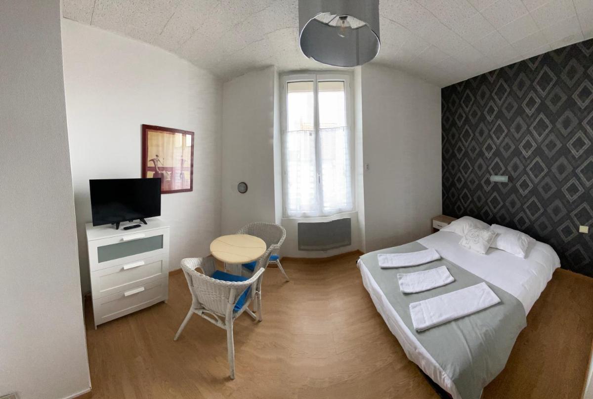 Double Room with Private Shower and Toilet photo 2