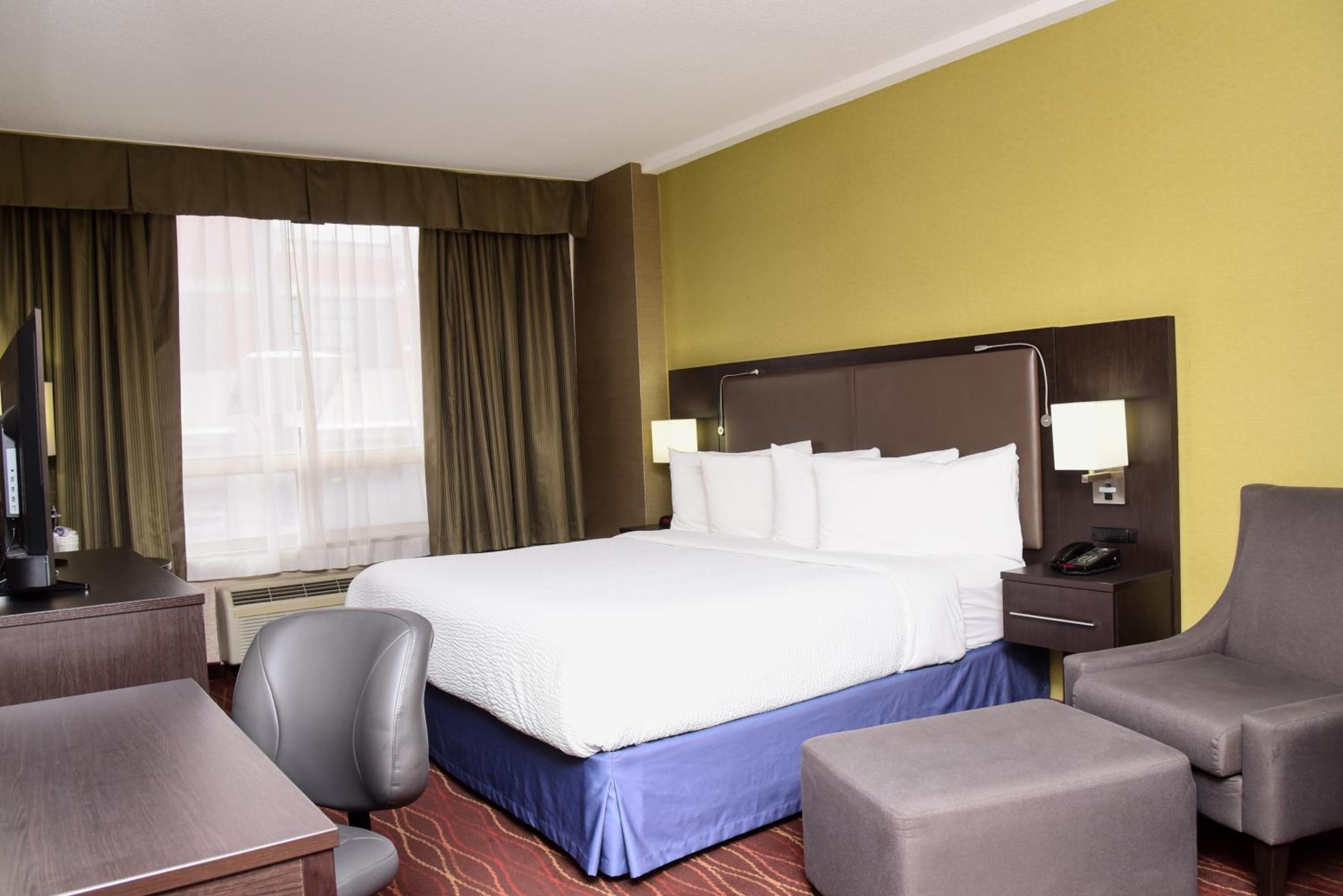 1 King Bed, Premium Suite, Non-Smoking - Photo 1