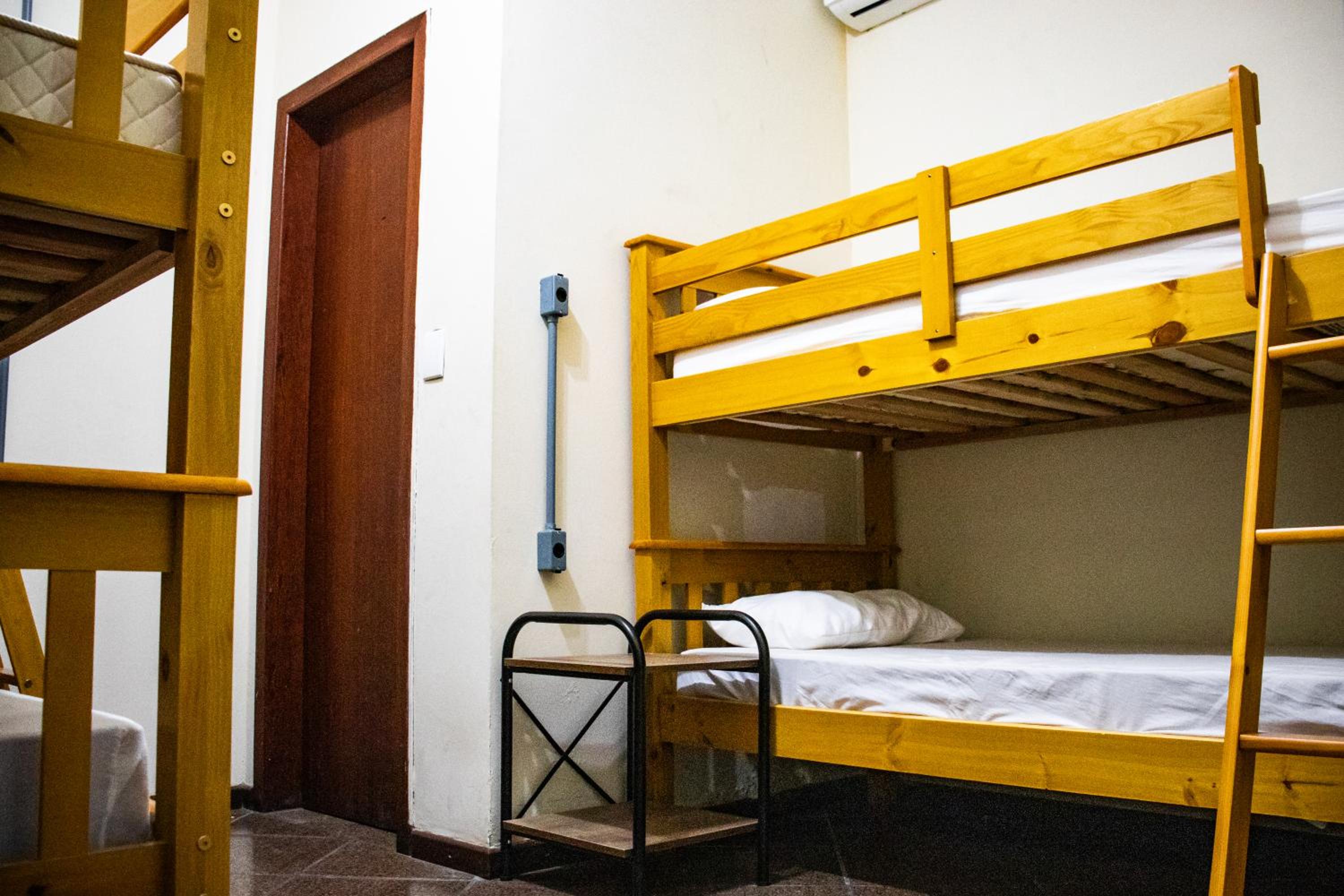 Quadruple Room with Private Bathroom - Photo 2