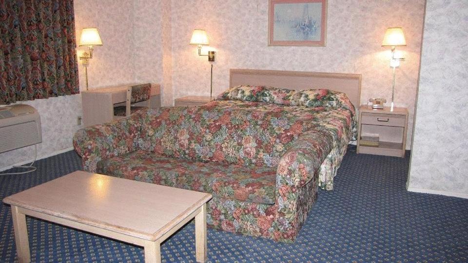 Deluxe King Room - Photo 3