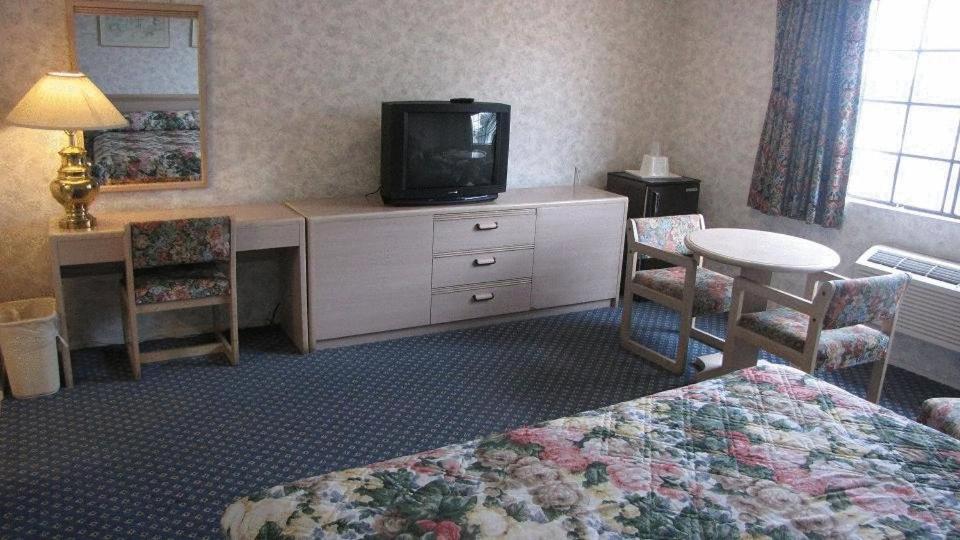 Deluxe King Room - Photo 1