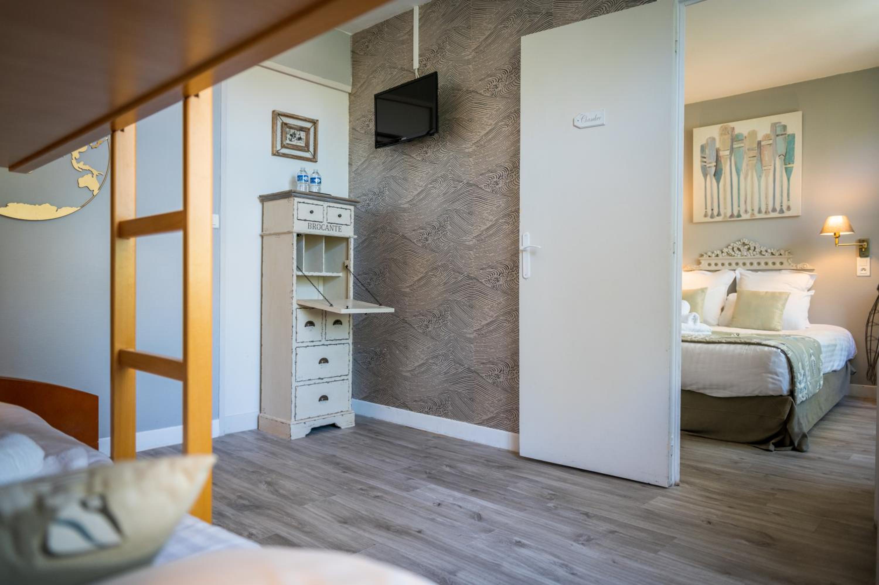 Charm Quintuple Room photo 3