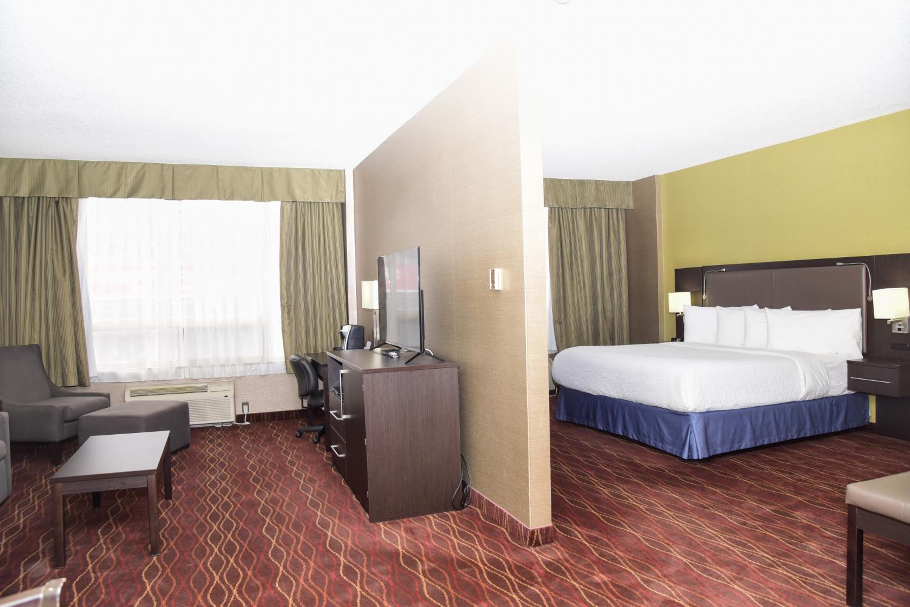 Executive King Suite - Non-Smoking - Photo 2