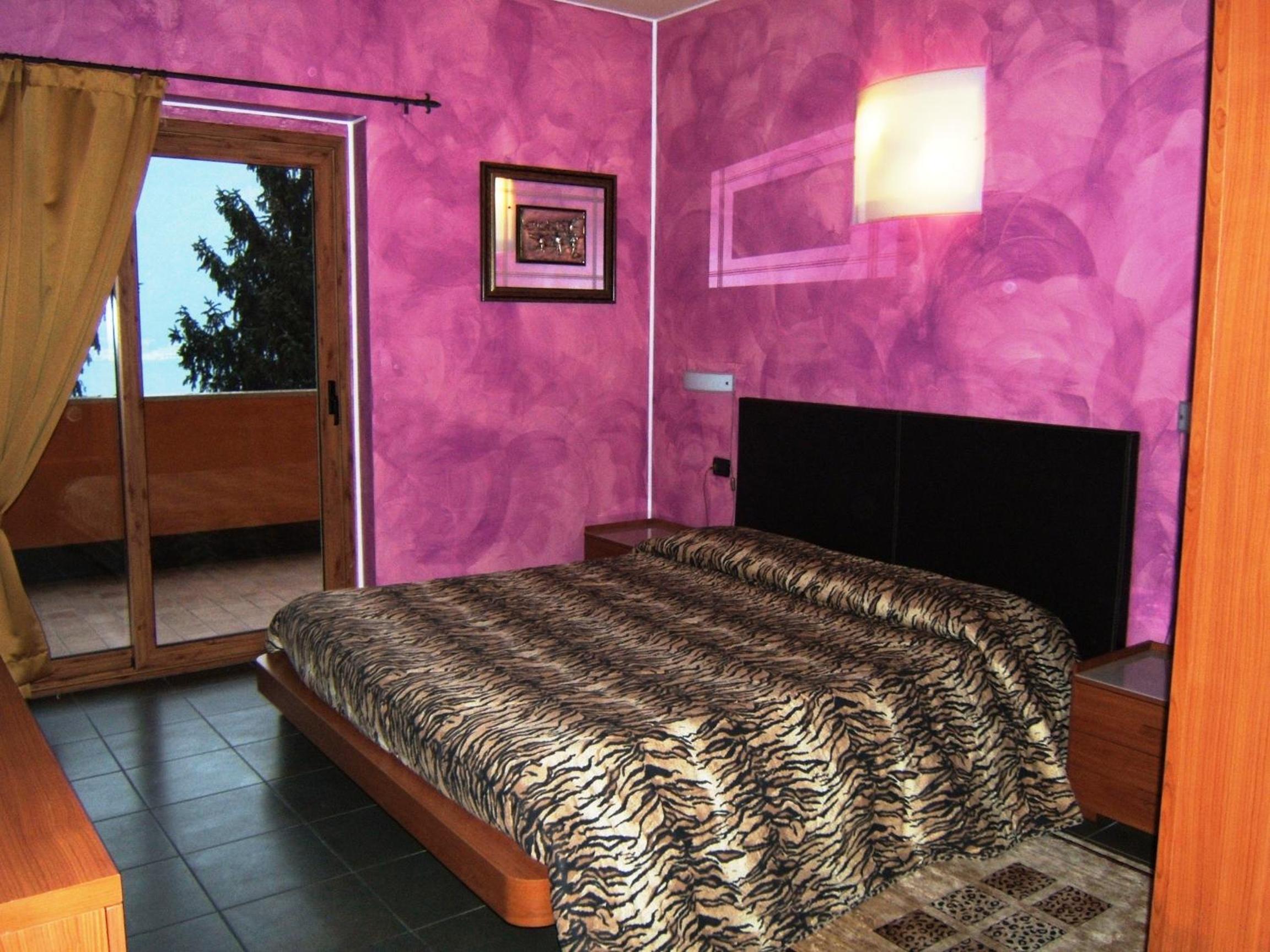 Double Room with Lake View - Photo 3
