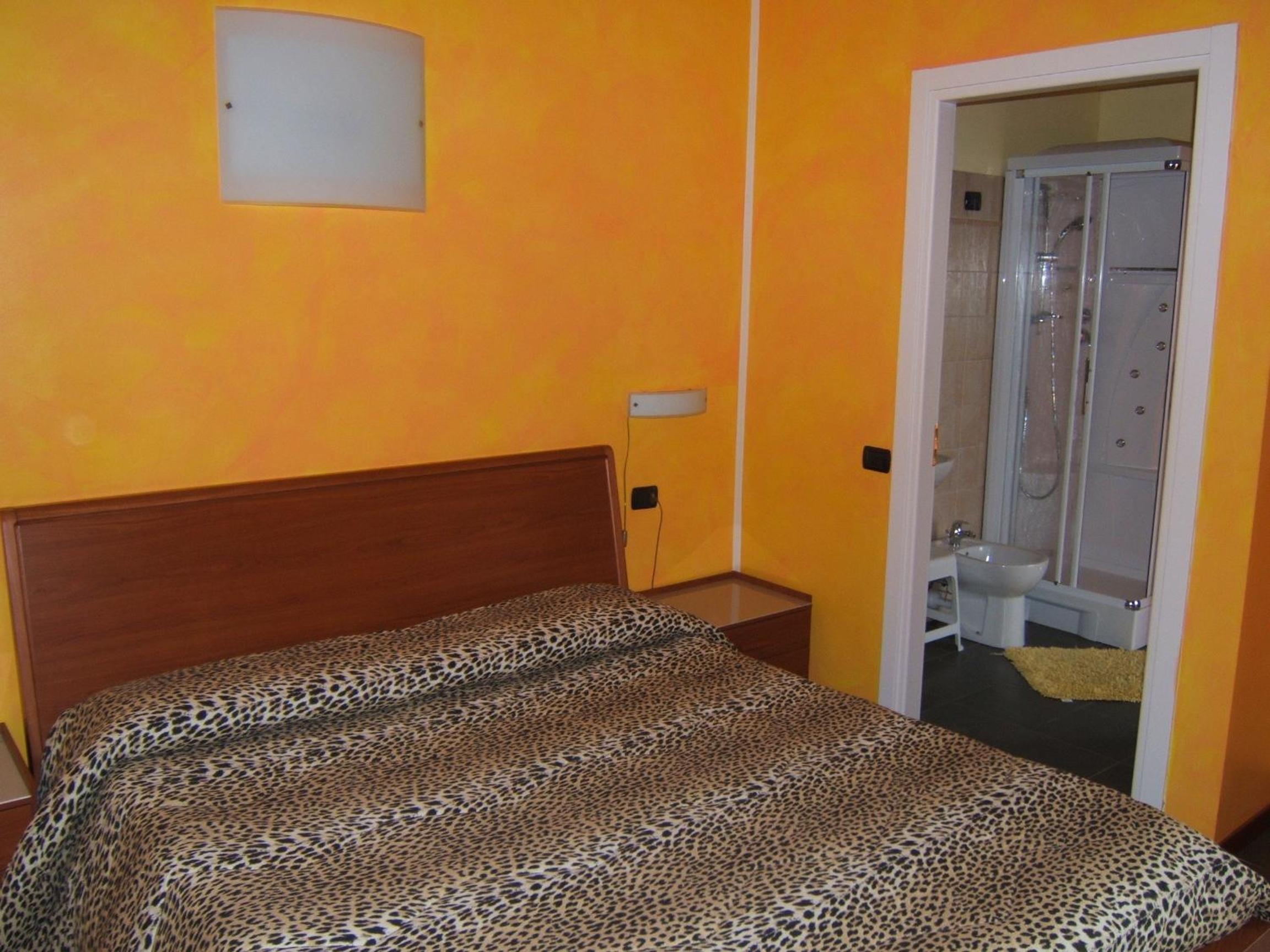 Double Room with Lake View - Photo 8