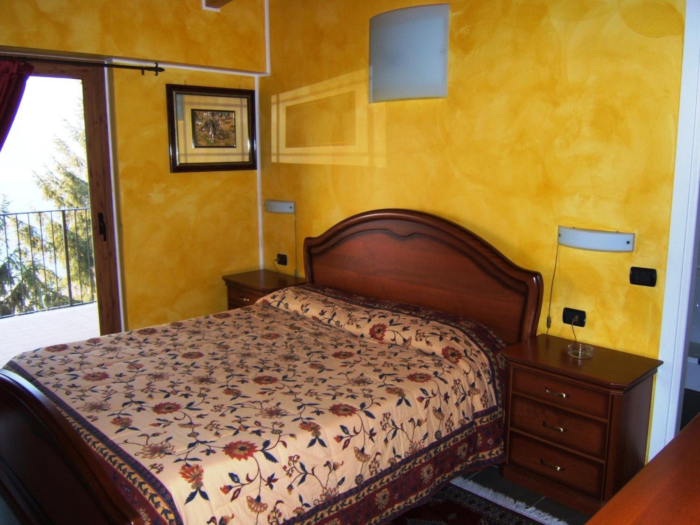 Double Room with Lake View - Photo 2