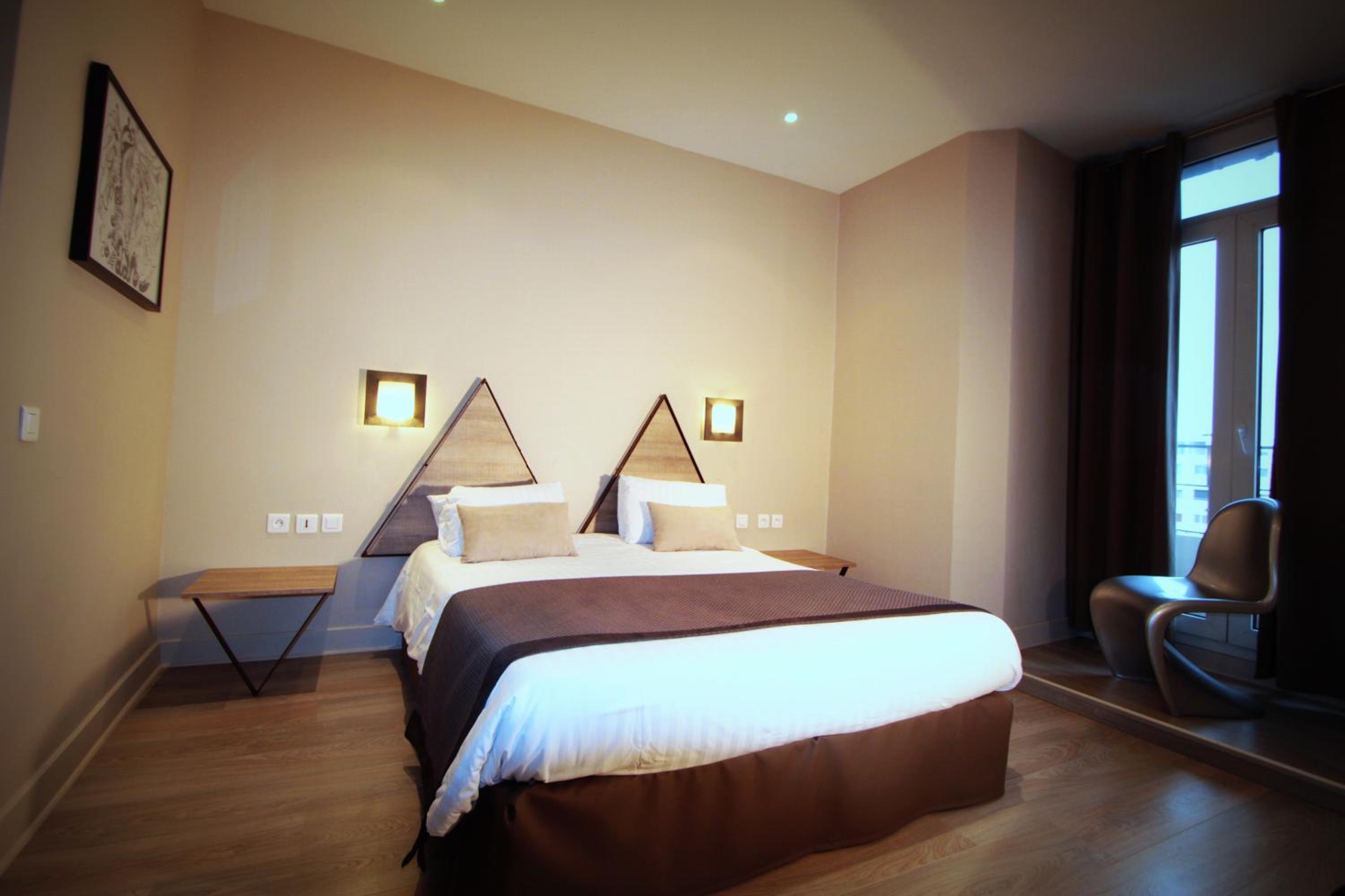 Double Room with Street View - Photo 12