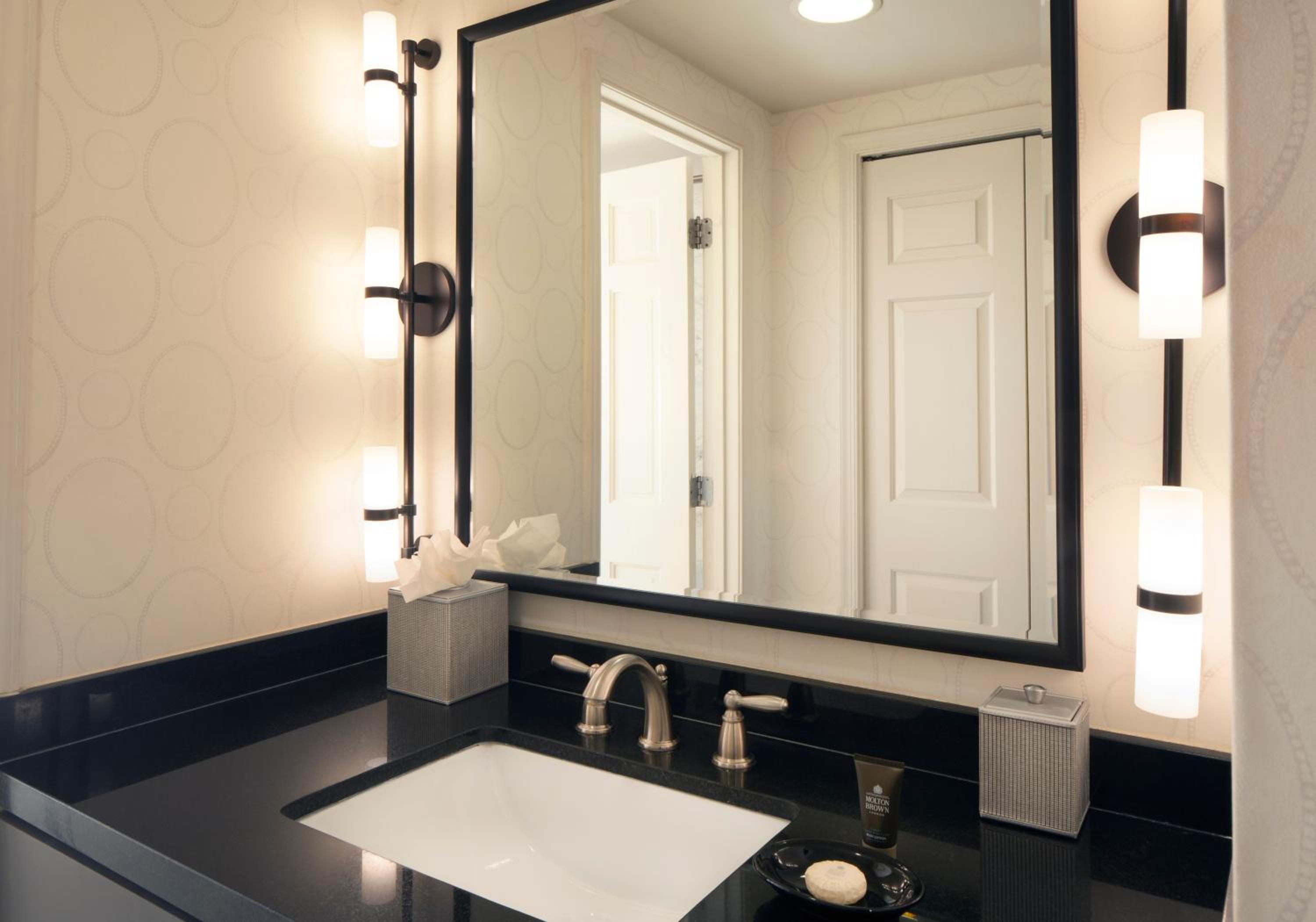 One-Bedroom Suite - Photo 2