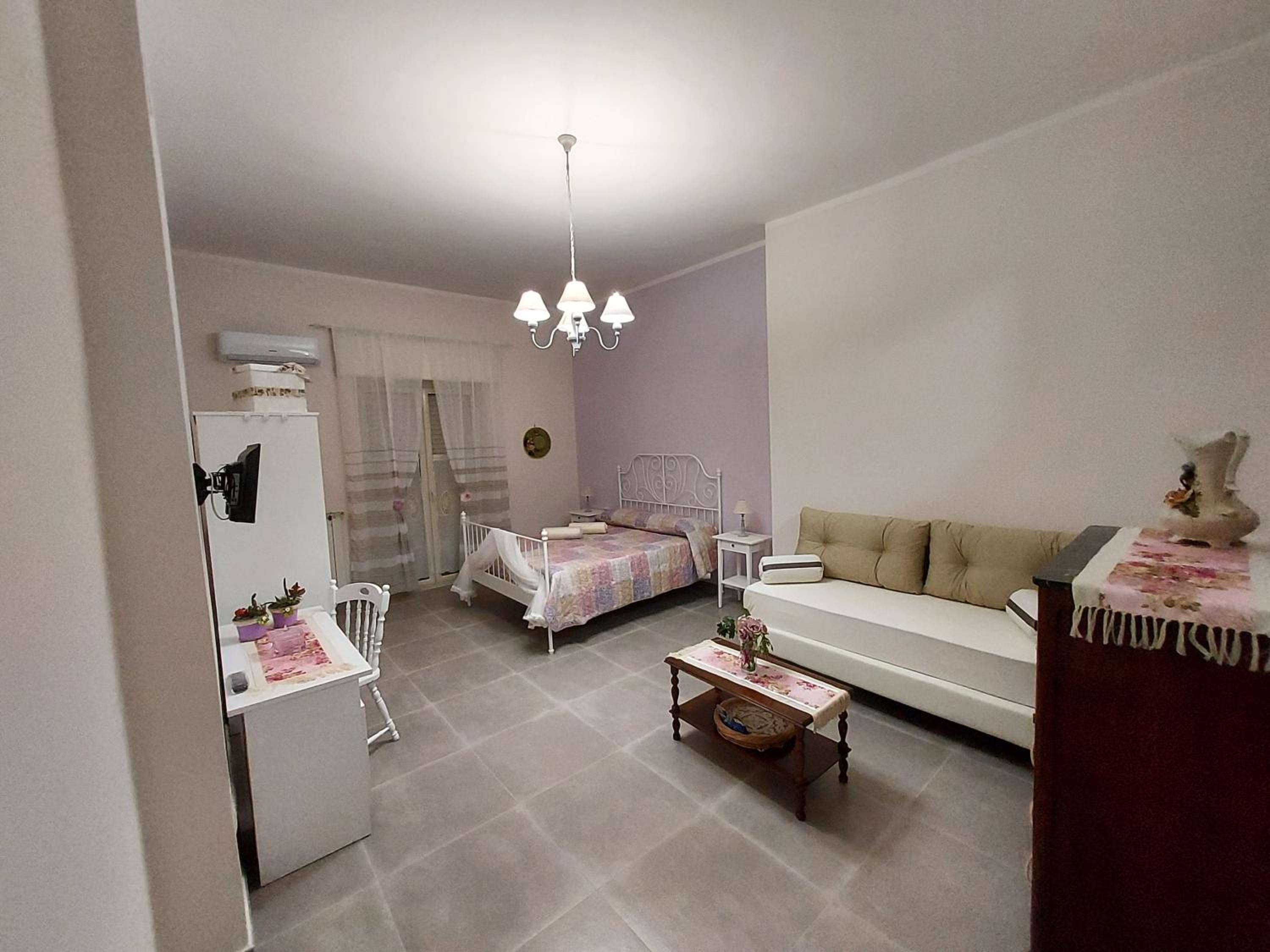 Quadruple Room with Private Bathroom - Photo 25
