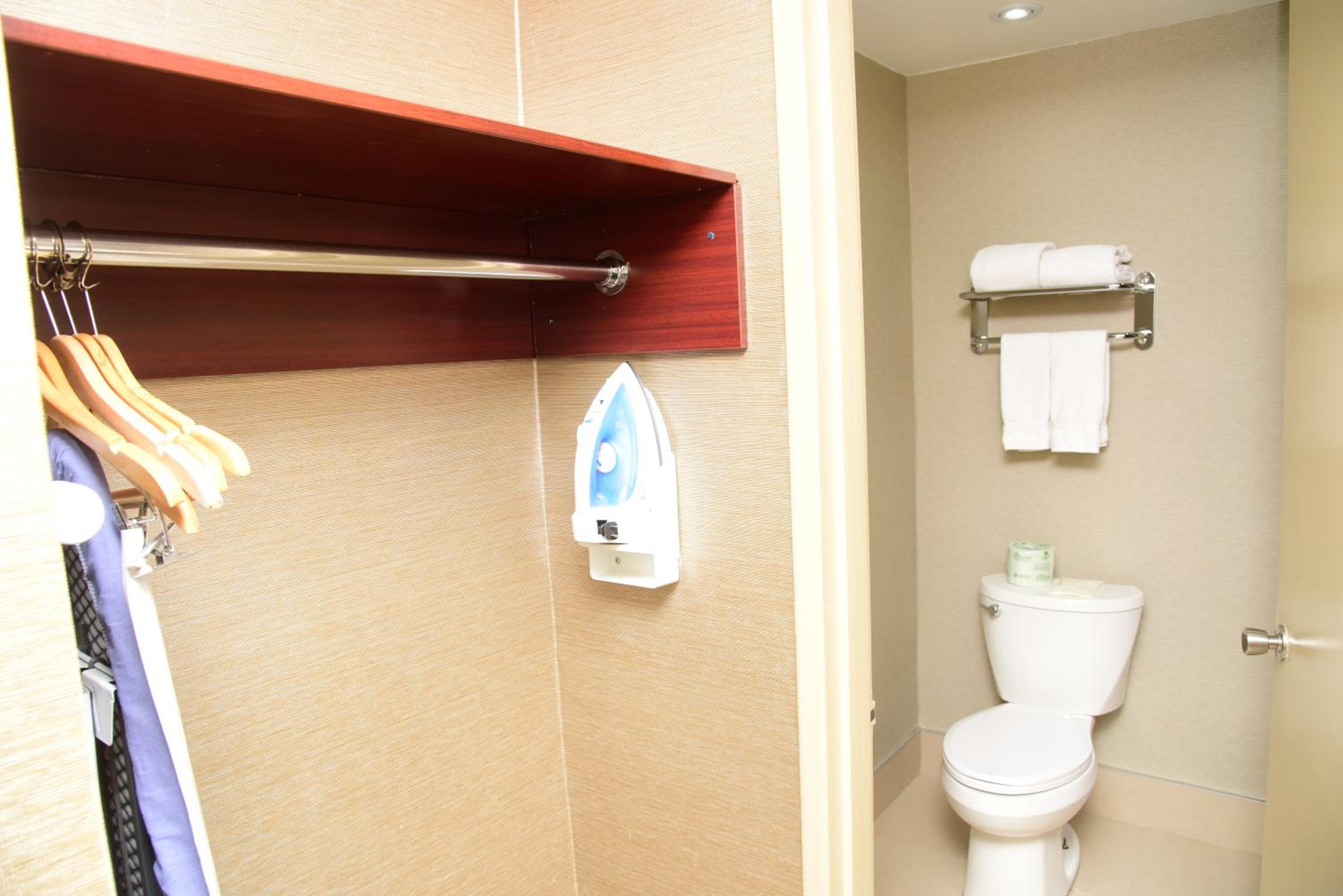 2 Queens Bed Room - Photo 3