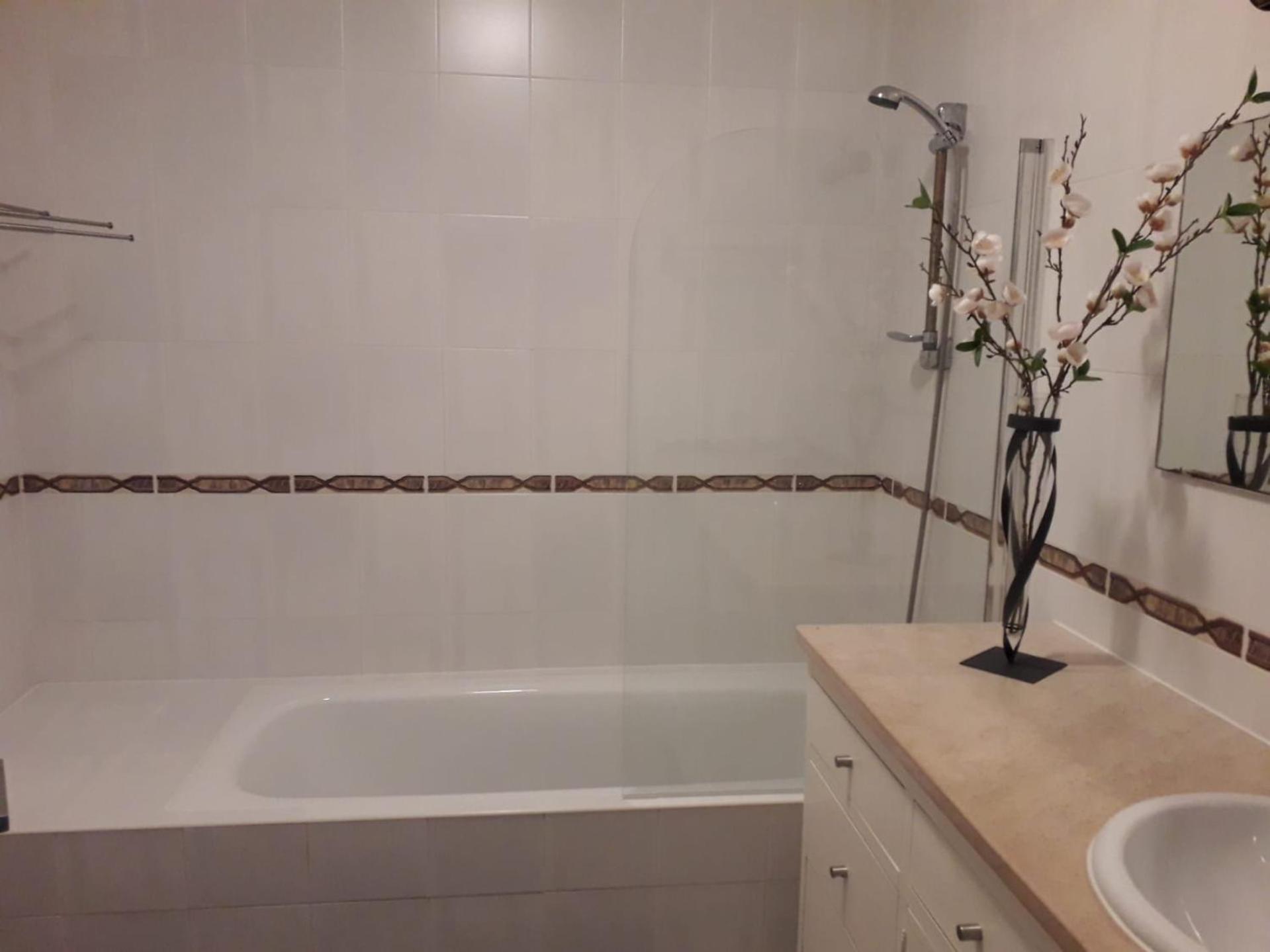 Two-Bedroom House - Photo 2