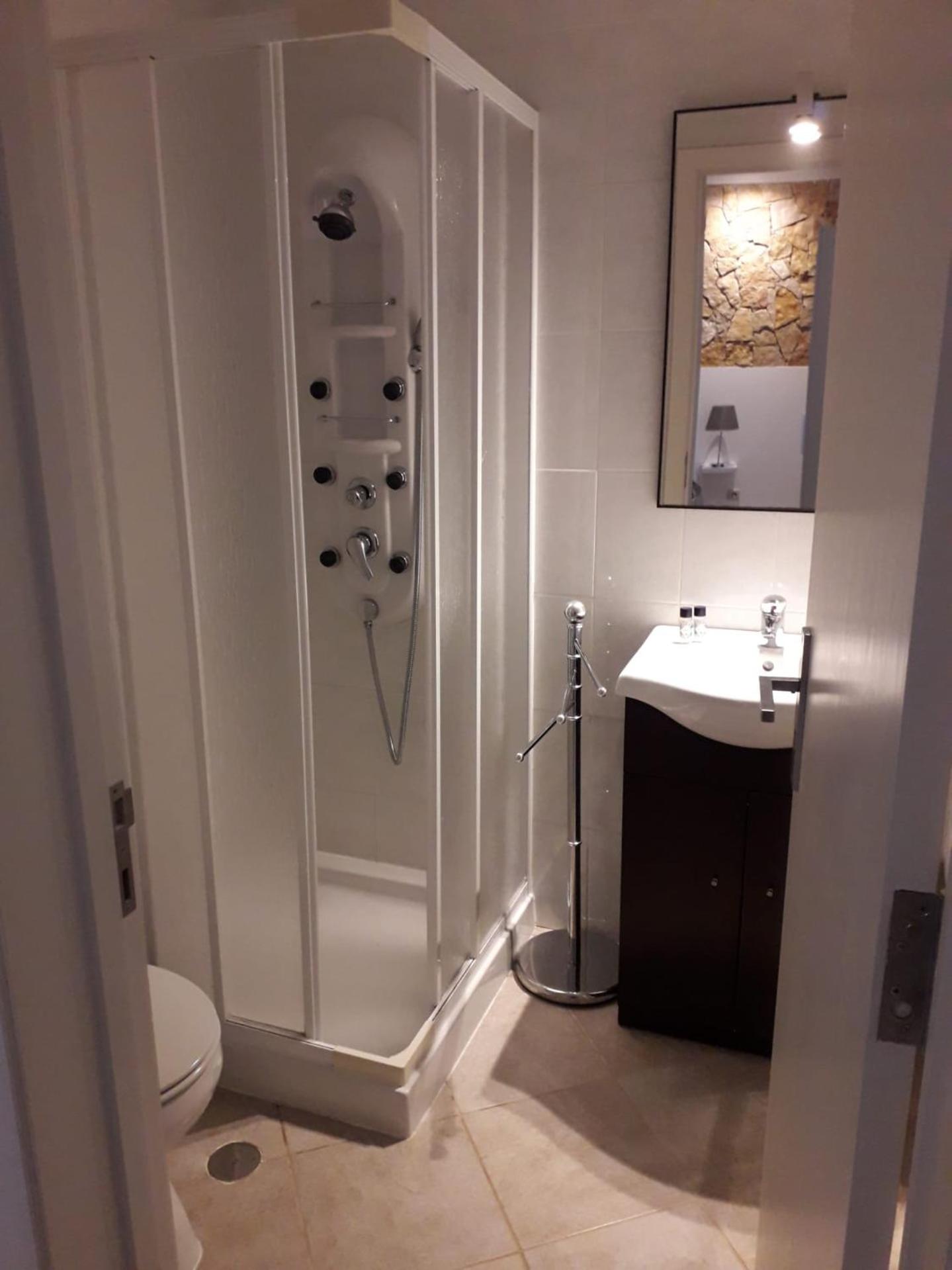 Two-Bedroom House - Photo 6