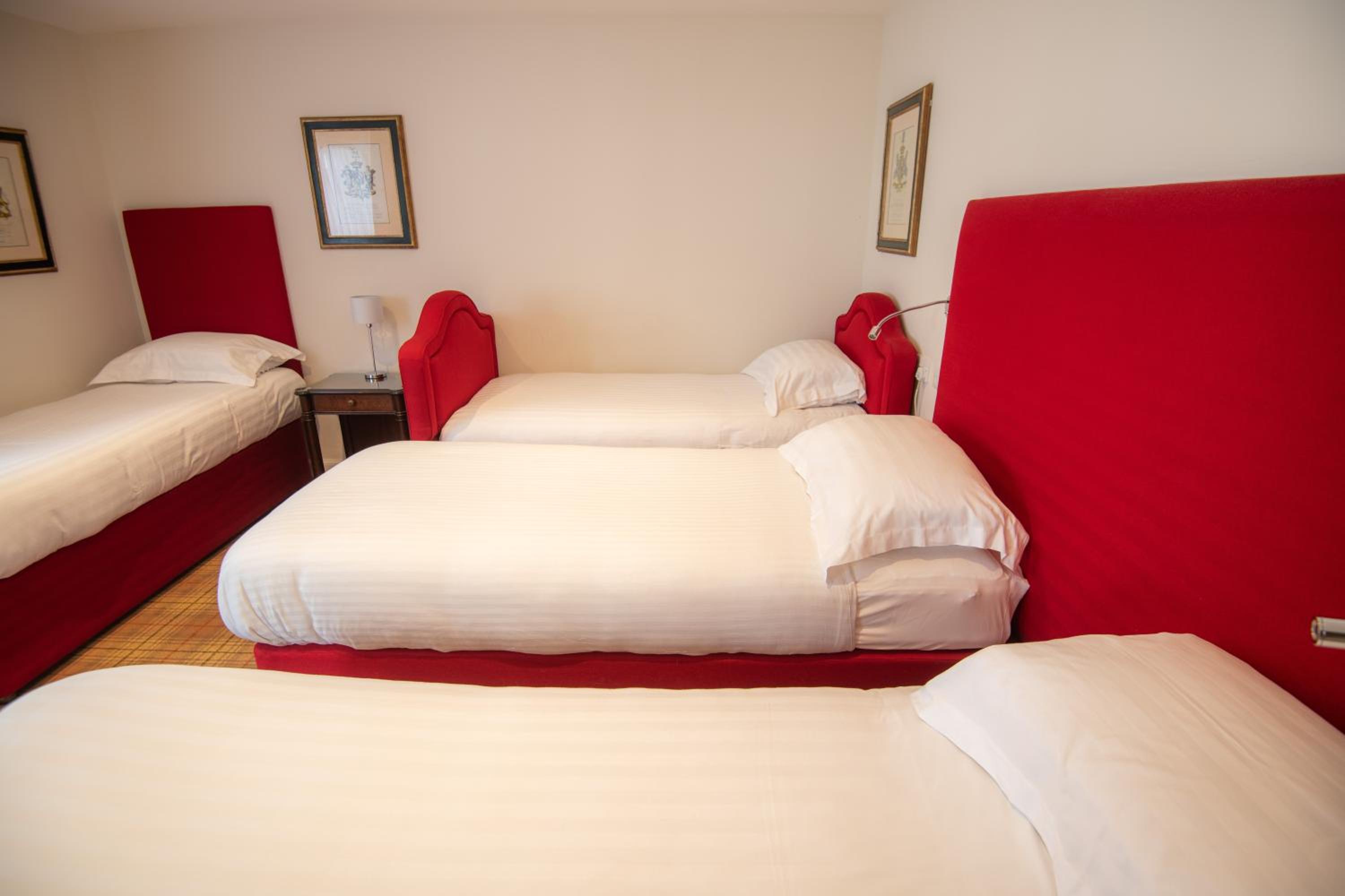 Quadruple Room with Private Bathroom