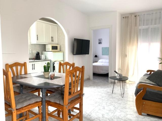 One-Bedroom Apartment photo 2