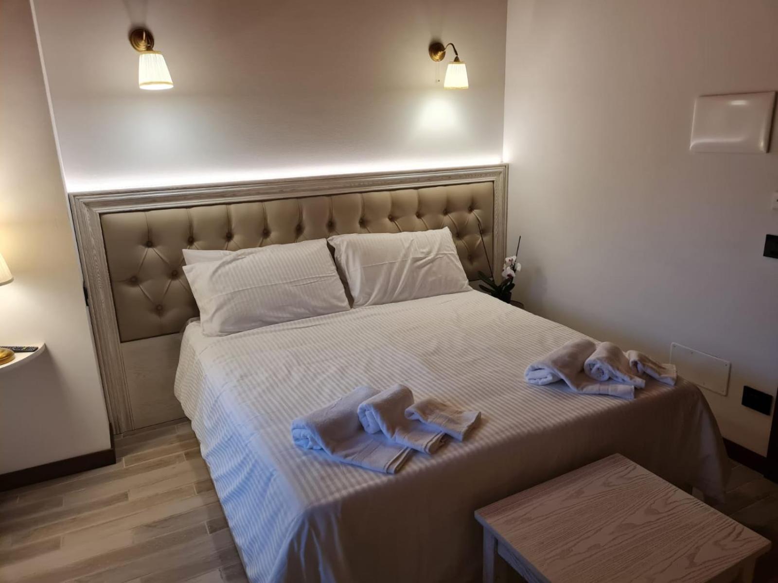 Double or Twin Room photo 3