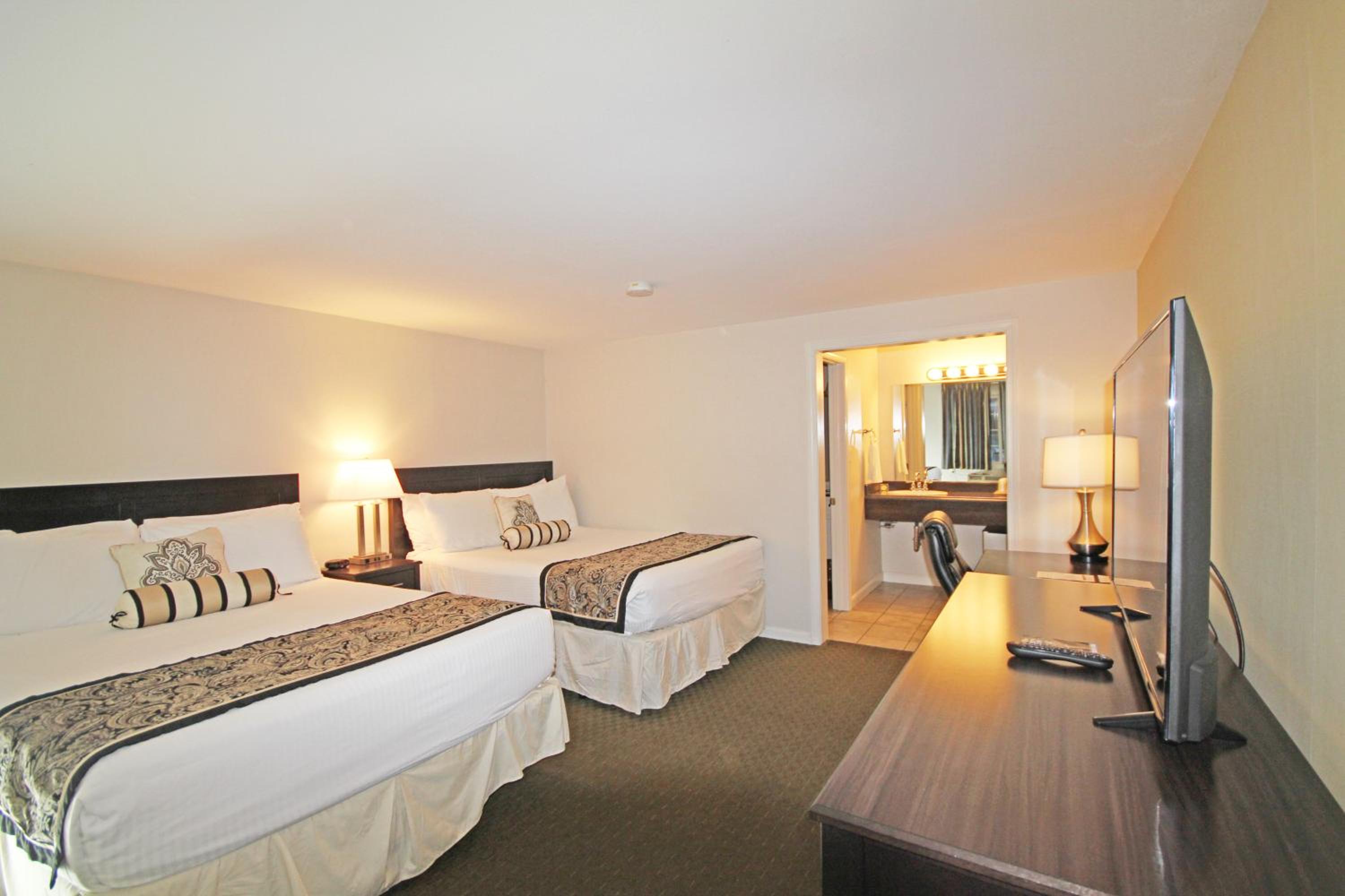 Double Queen Room - Photo 2