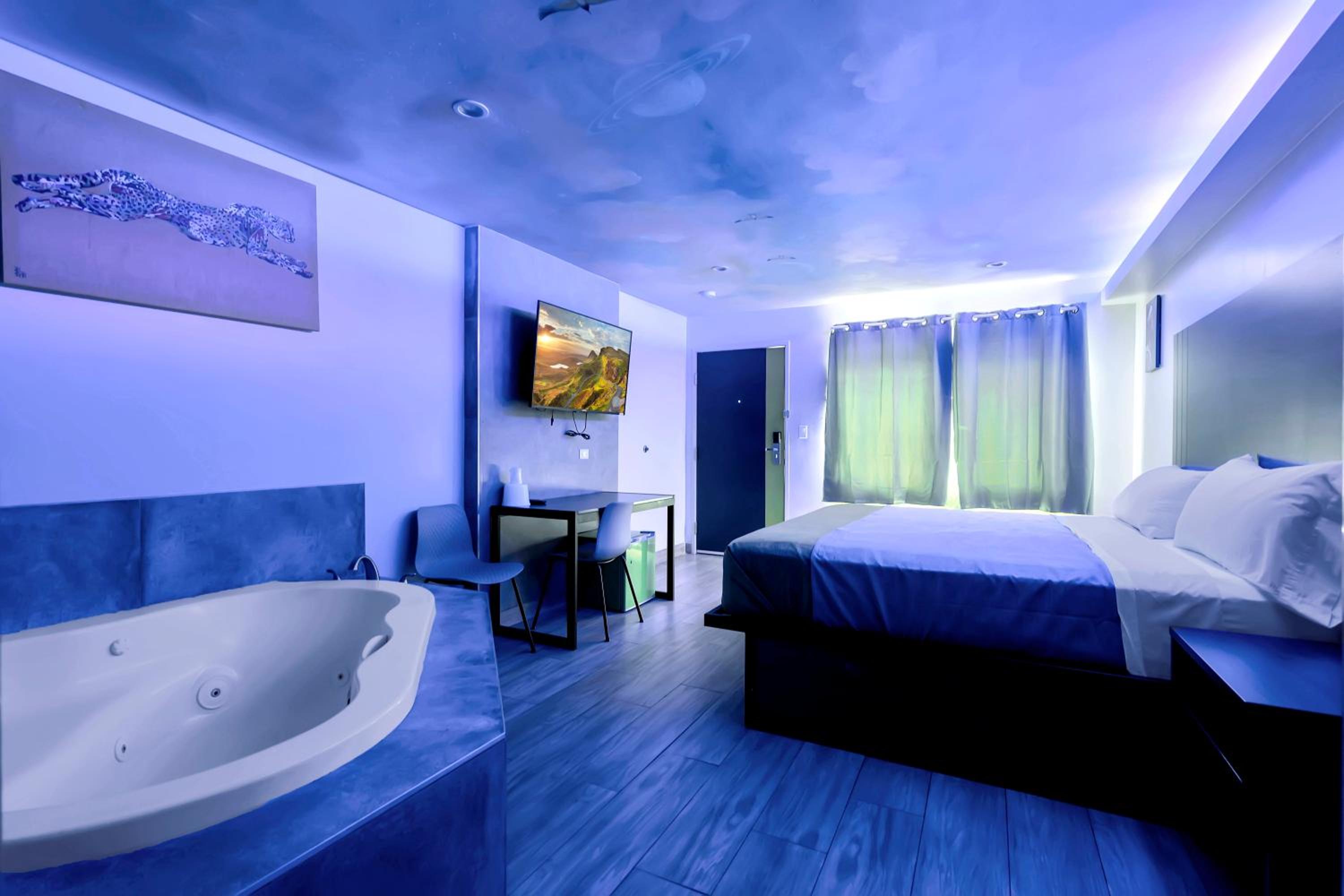 King Room with Spa Bath - Photo 2