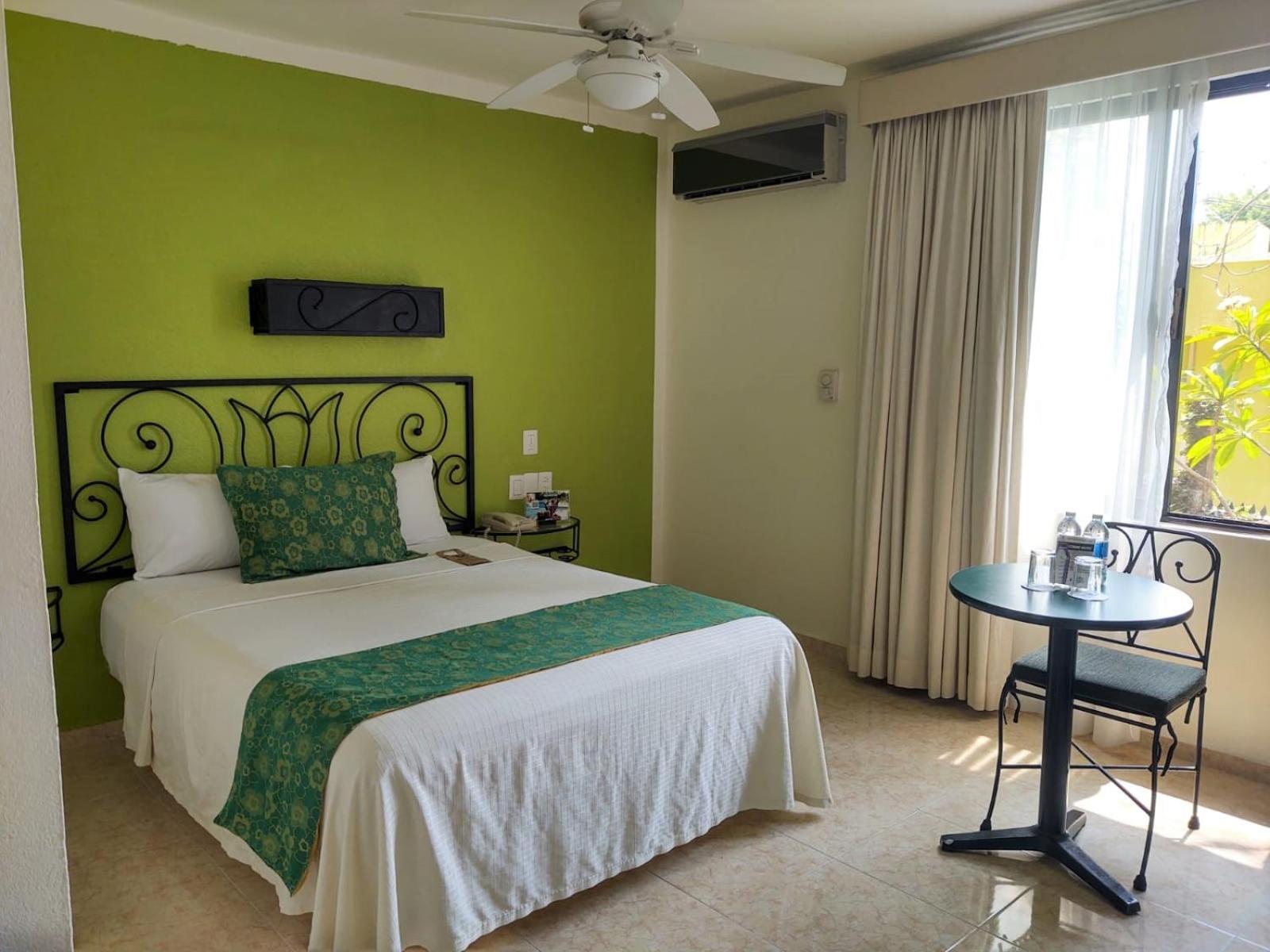 Queen Room photo 1