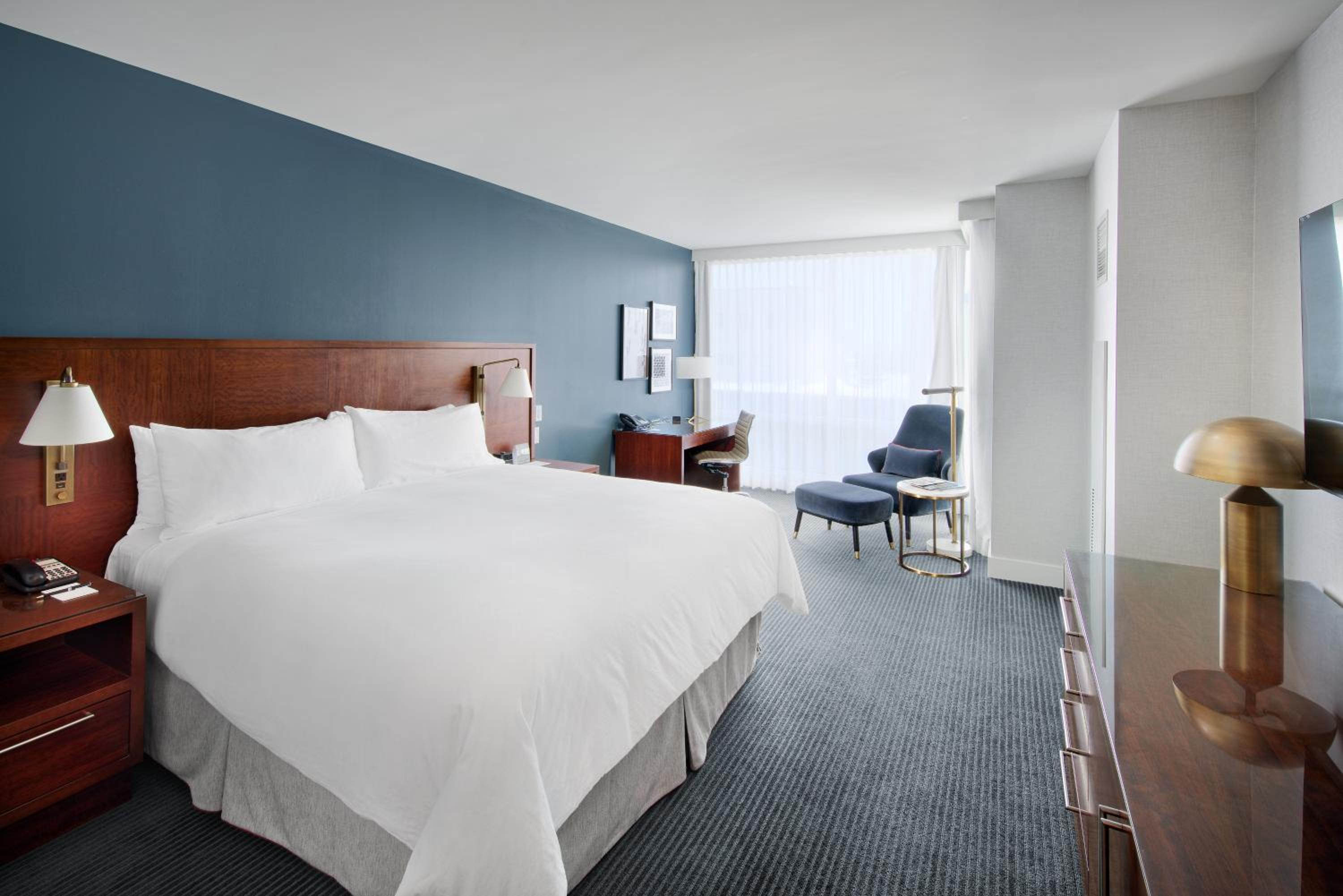 Classic King Room with Skyline view - Photo 1