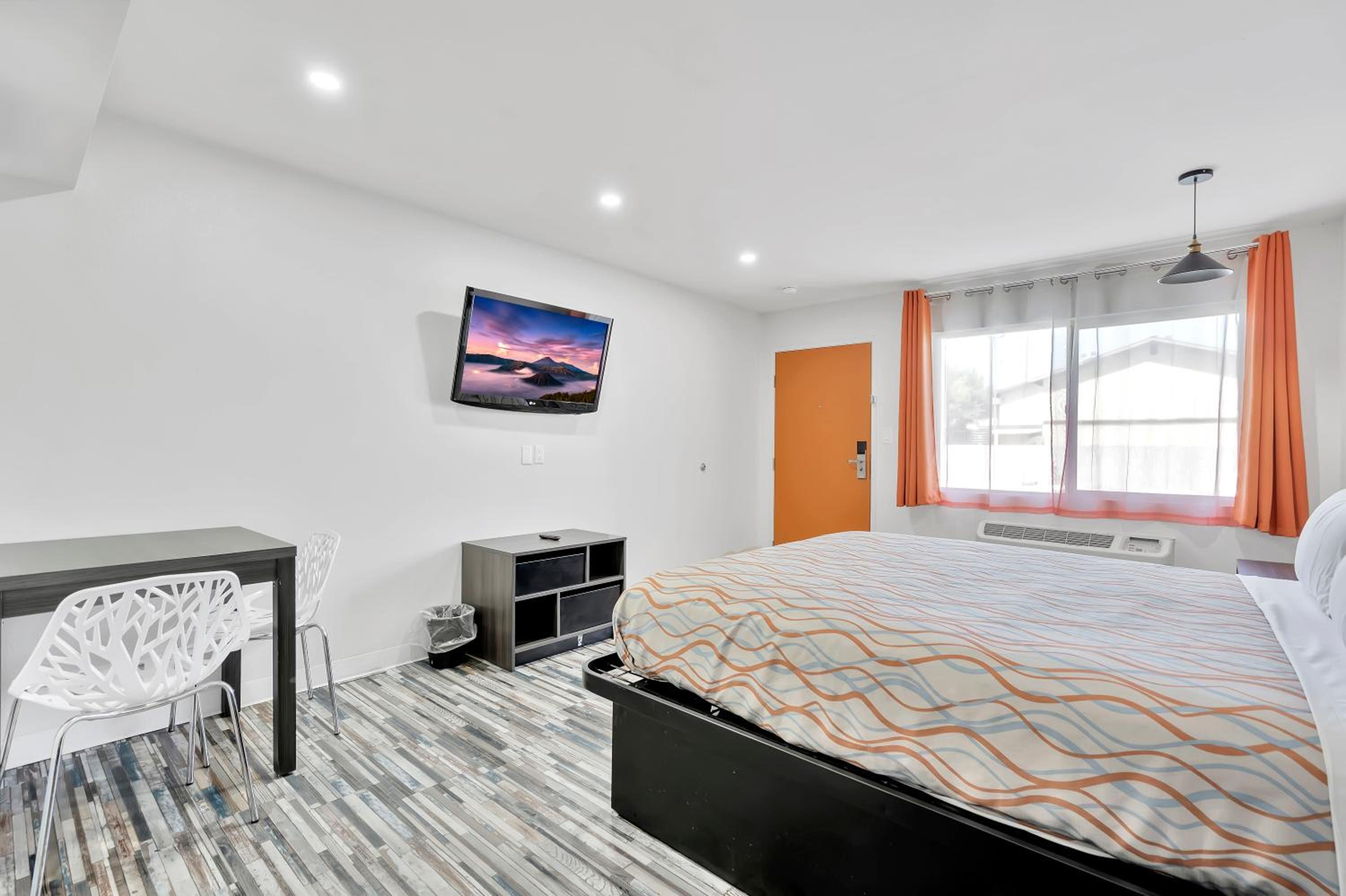 Deluxe King Room photo 1