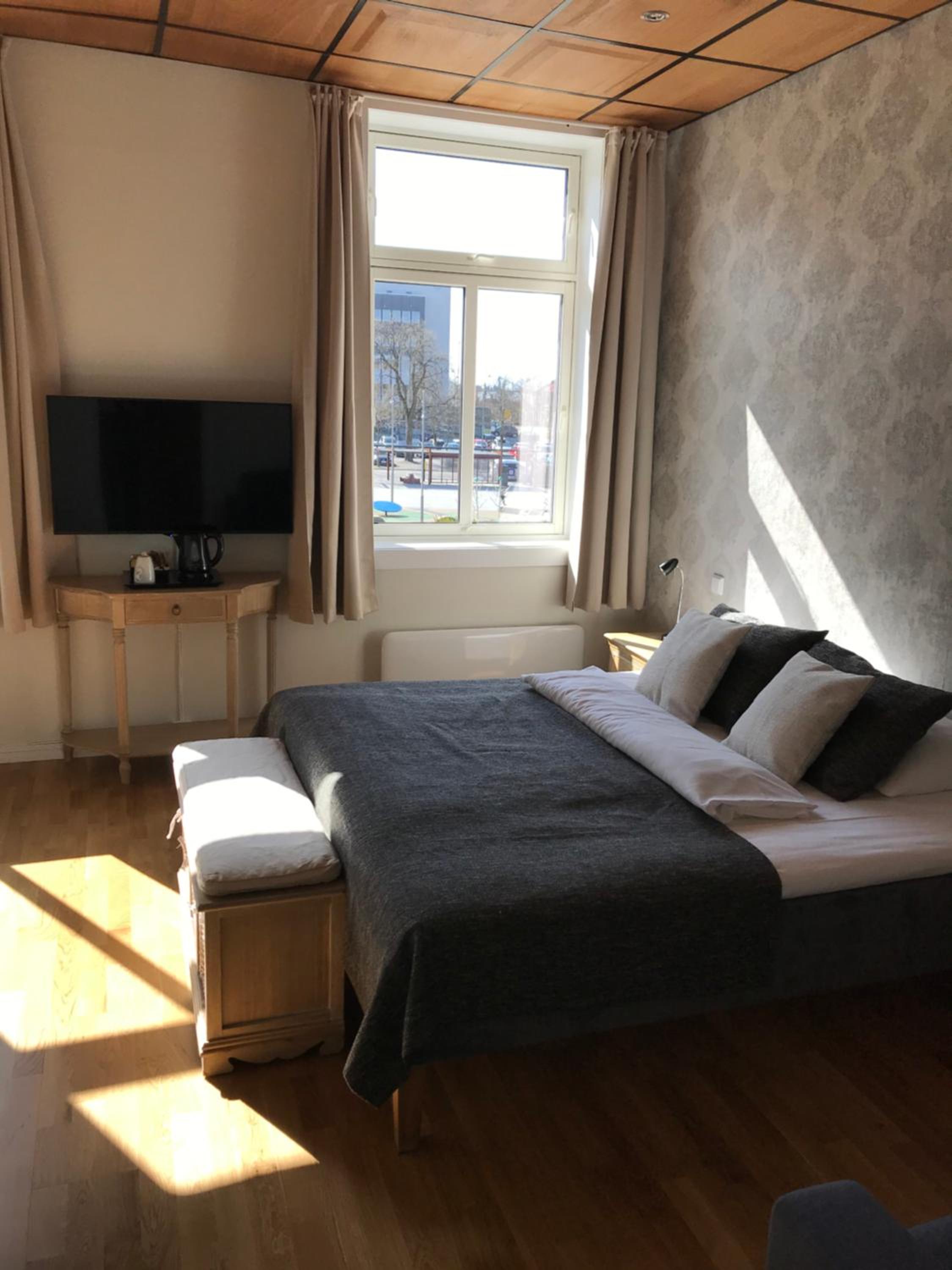 Double or Twin Room - Photo 7