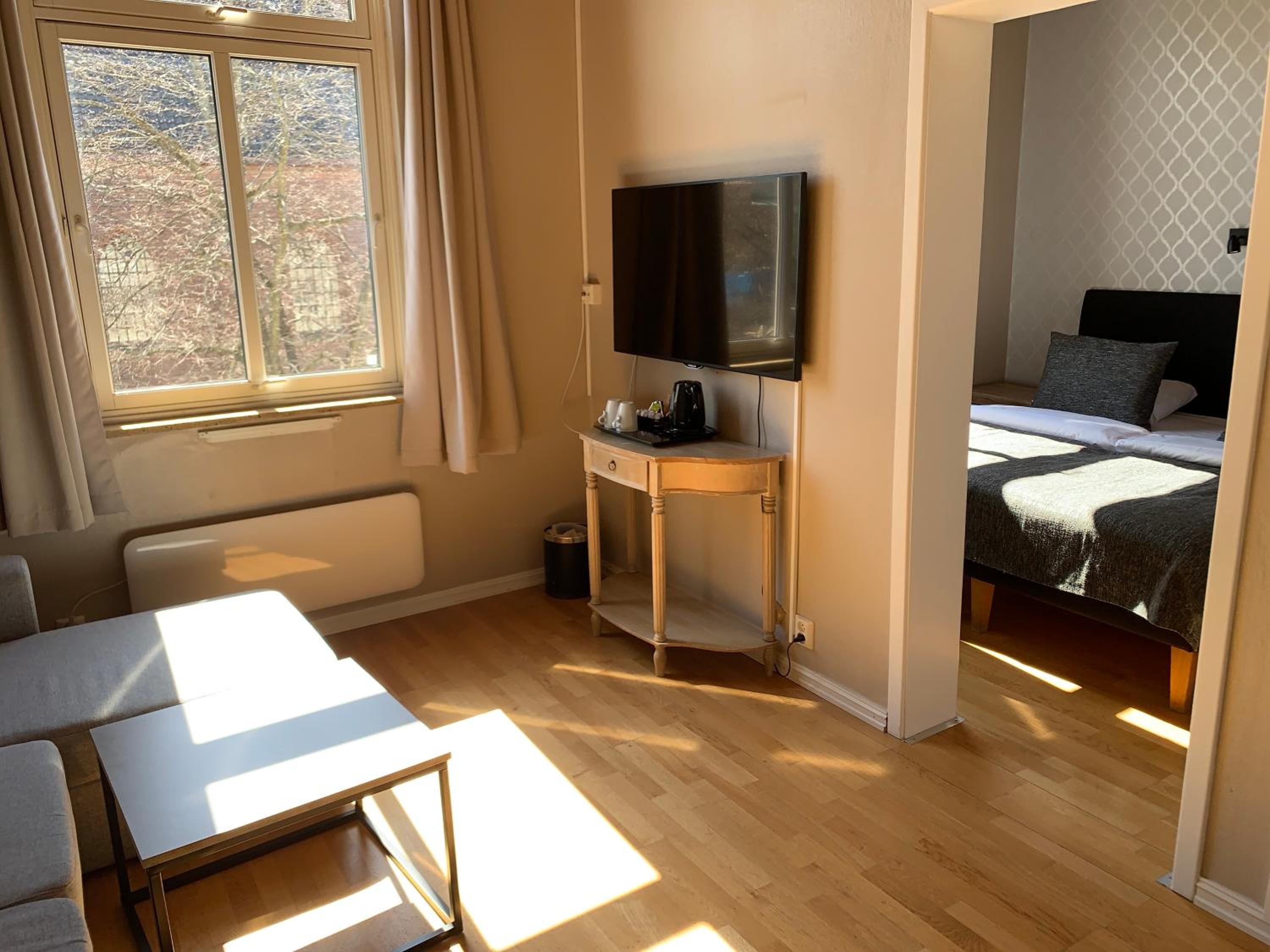 Family Room (3 Adults) - Photo 3