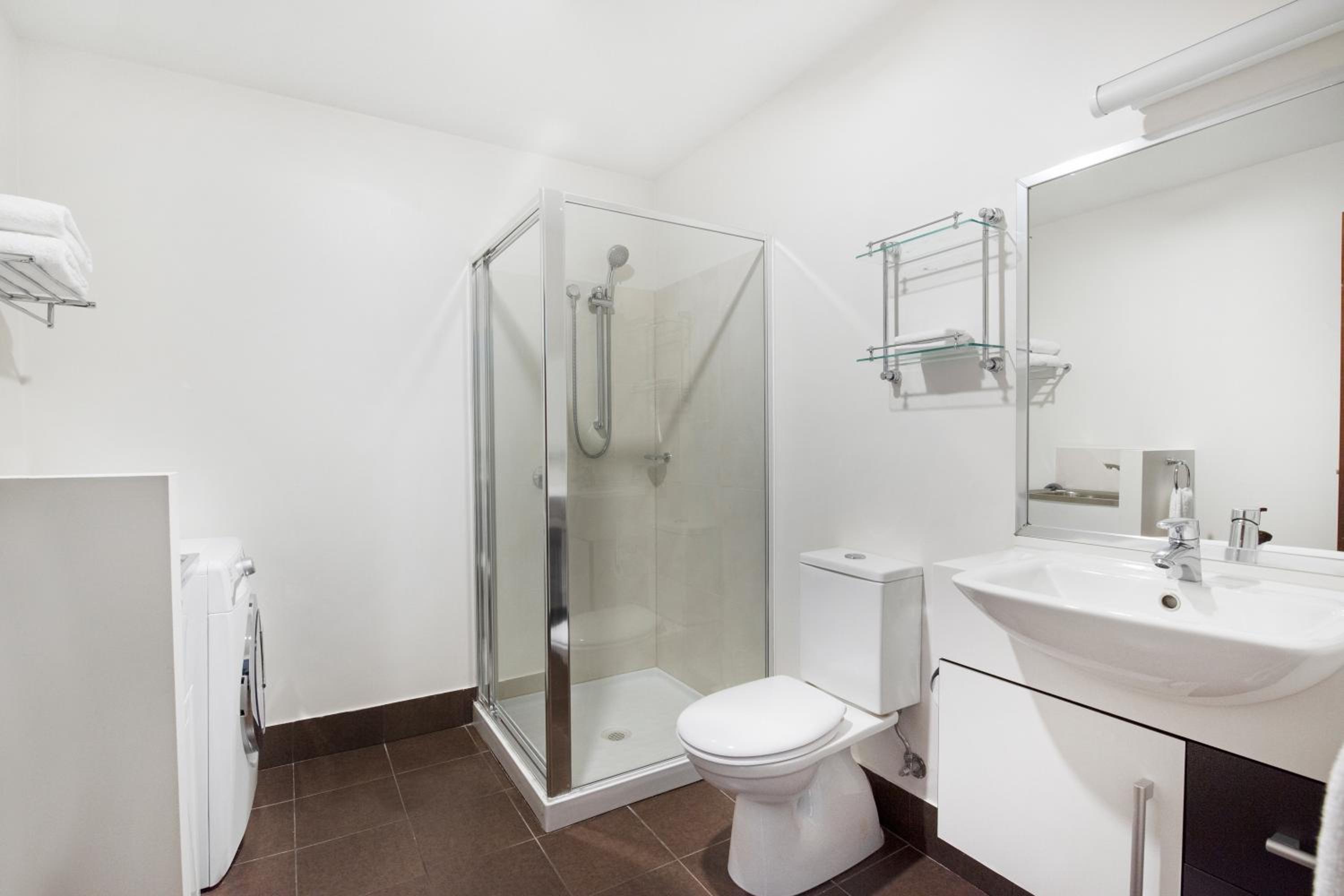One-Bedroom Apartment thumbnail 5