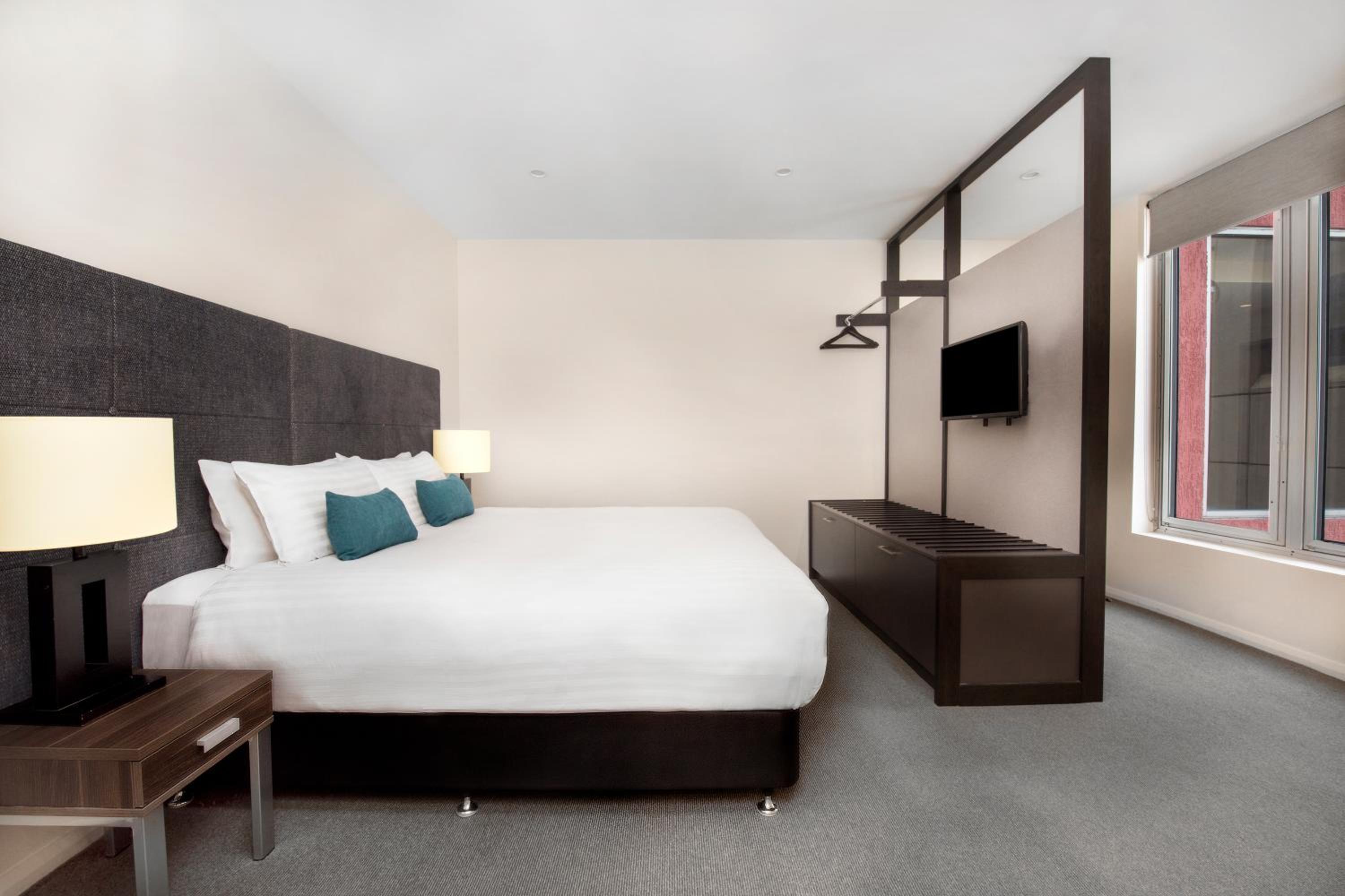 One-Bedroom Apartment thumbnail 6