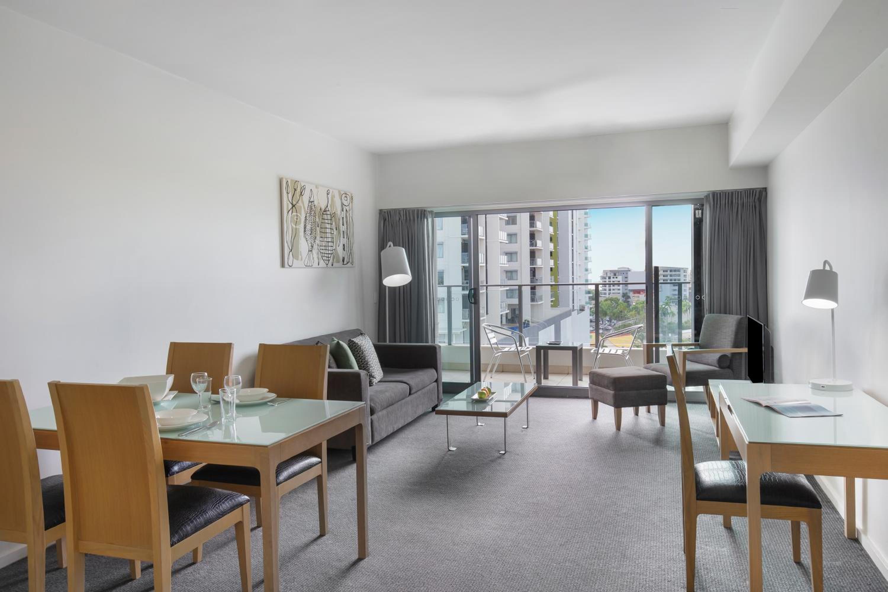 One-Bedroom Apartment With City View - Weekly Housekeeping