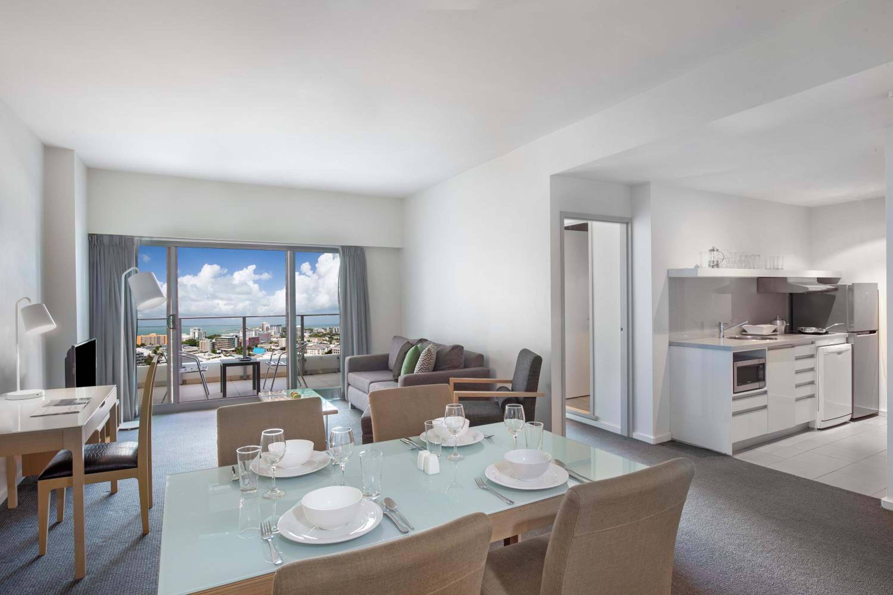 Two-Bedroom Apartment with City View - Photo 2