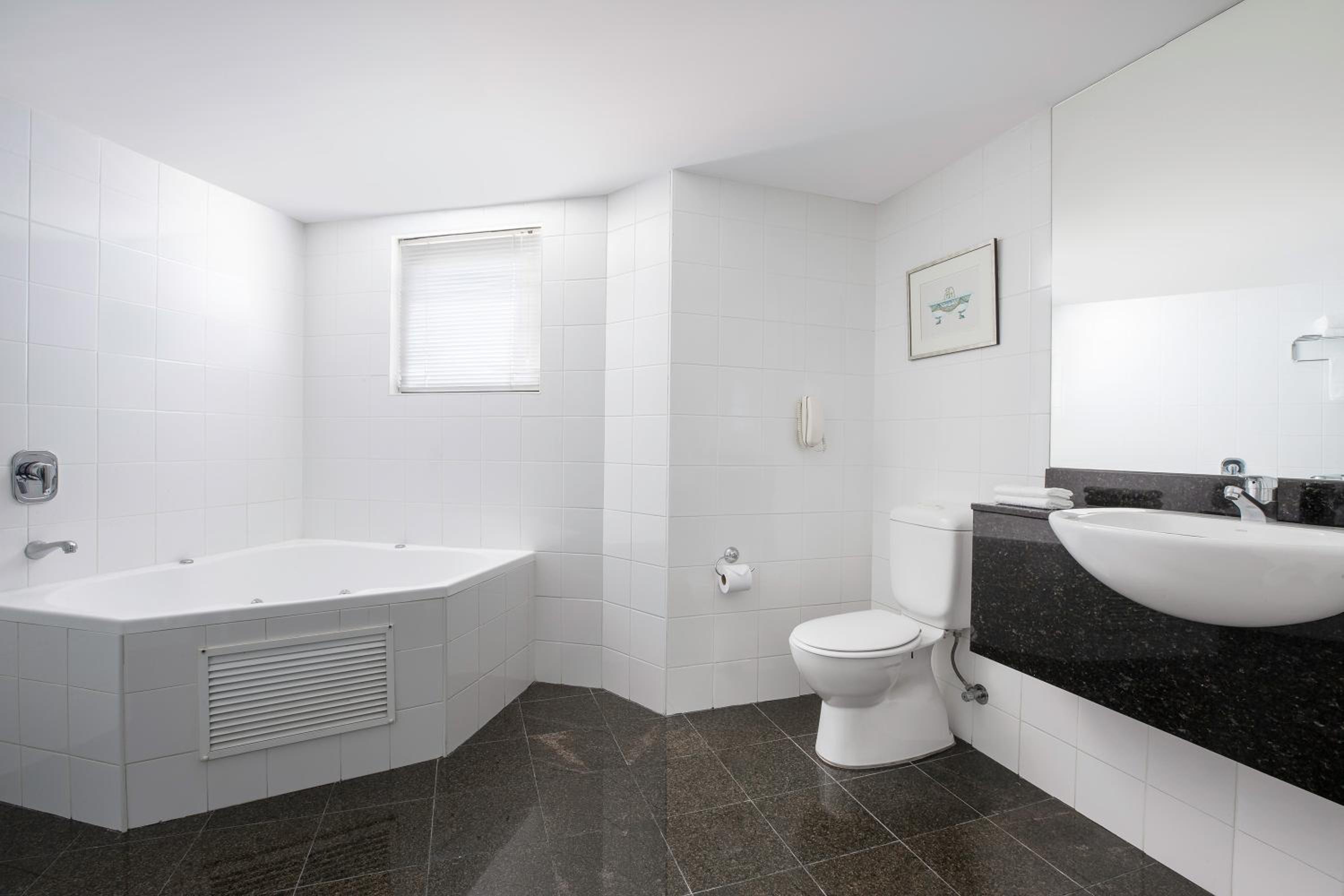 Executive Studio With Spa Bath  photo 3