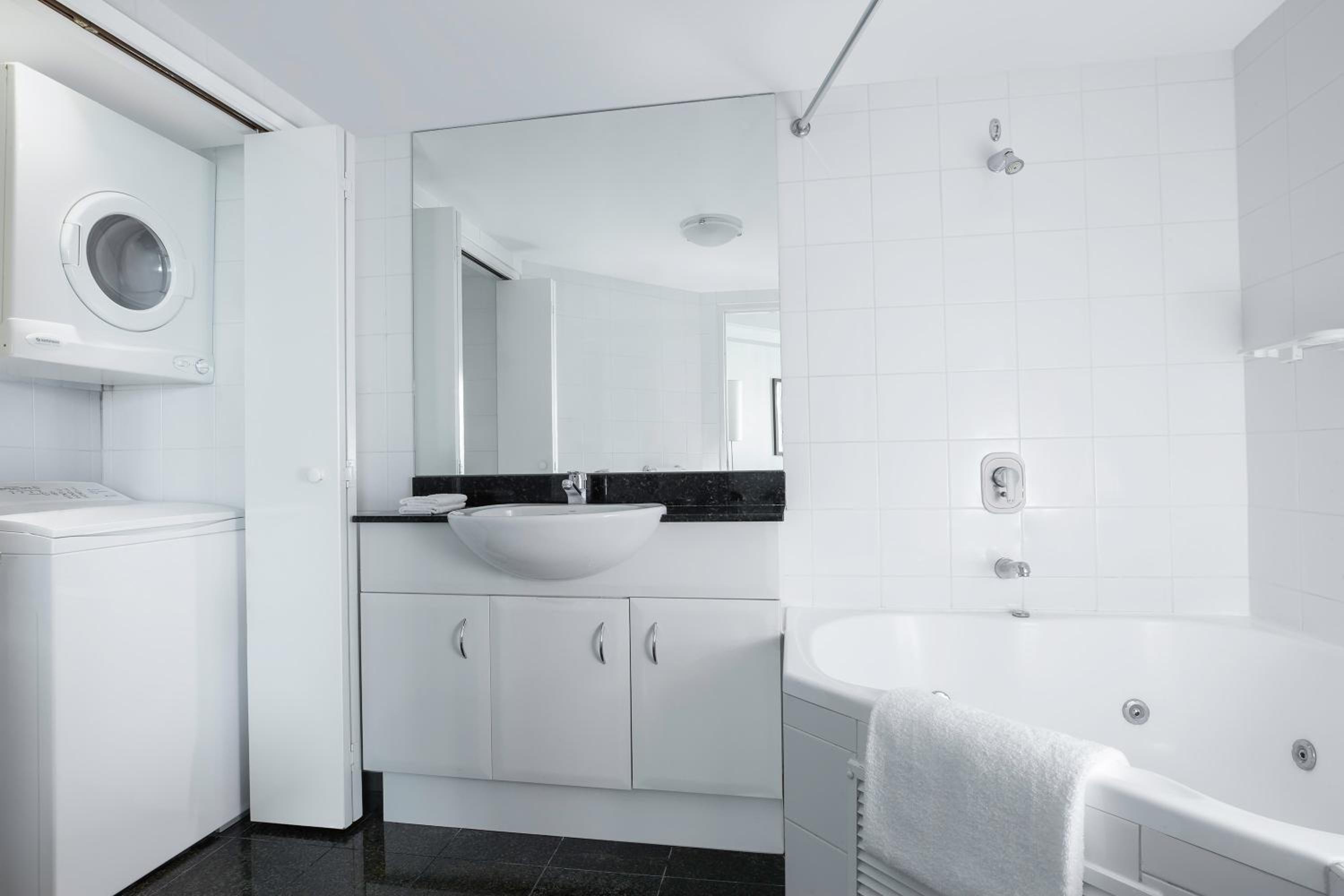 One-Bedroom Executive Spa Apartment photo 1