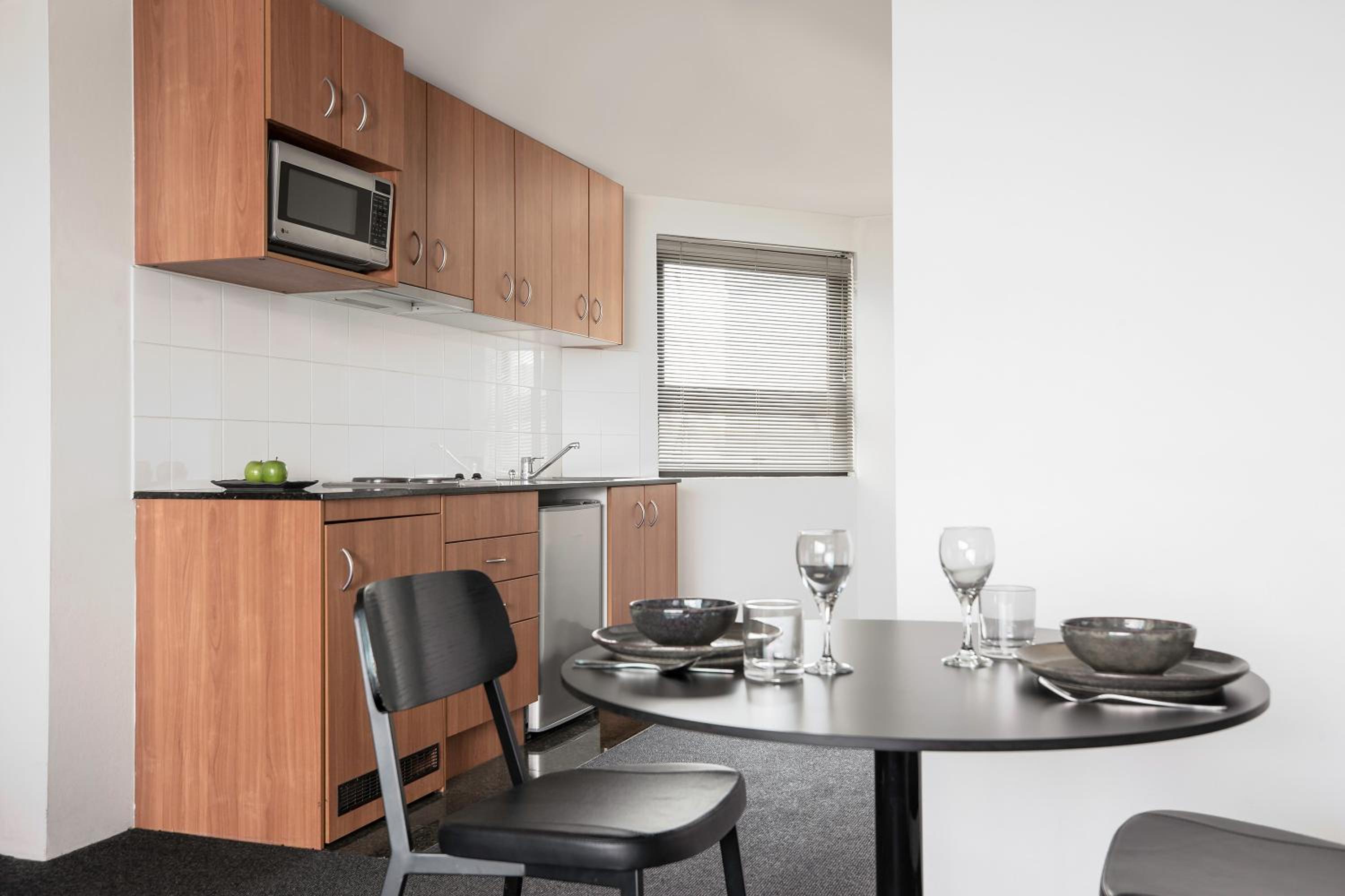 One-Bedroom Apartment - Weekly Housekeeping photo 2