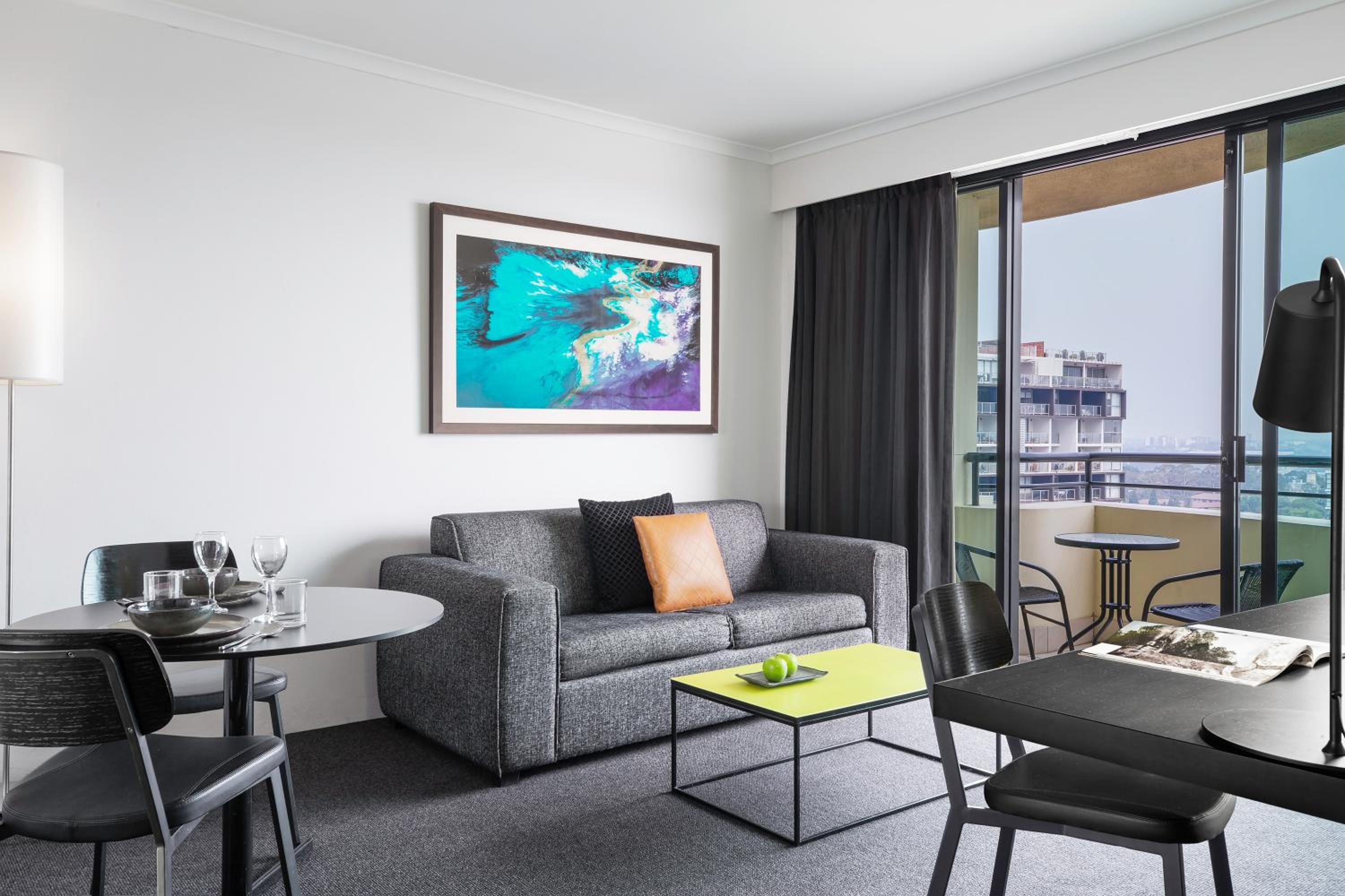 One-Bedroom Apartment - Weekly Housekeeping photo 2